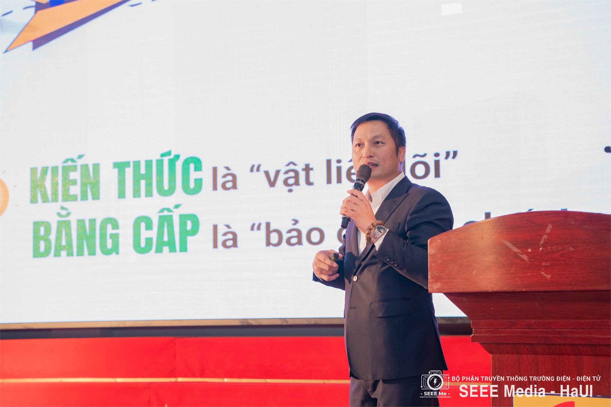 Chào tân sinh viên SEEE 2025 – Khi nhiệt huyết tuổi trẻ thắp sáng ước mơ công nghệ