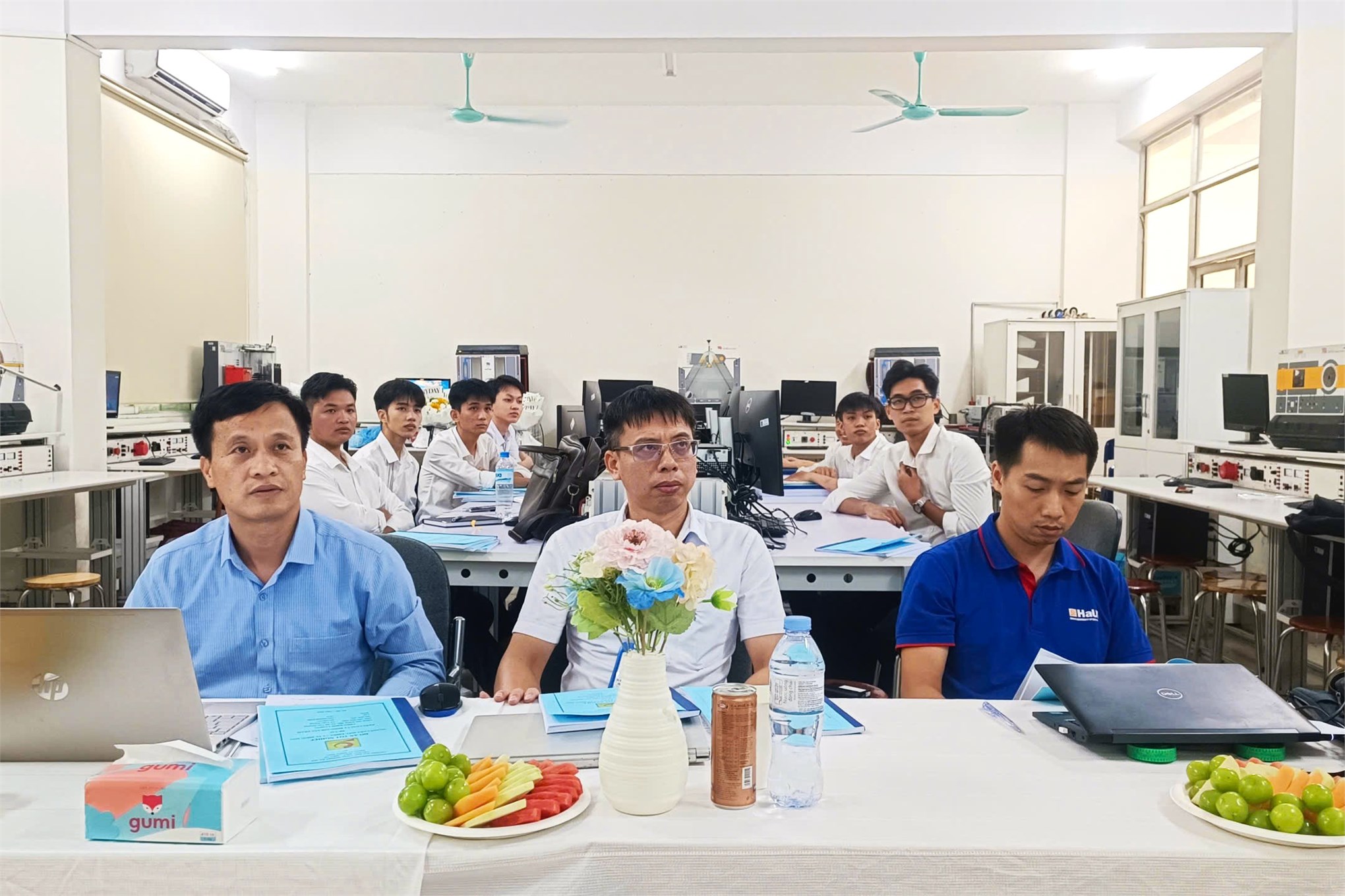 Từ giảng đường đến doanh nghiệp: Sinh viên Trường Điện – Điện tử được tuyển dụng ngay trước ngày bảo vệ đồ án tốt nghiệp