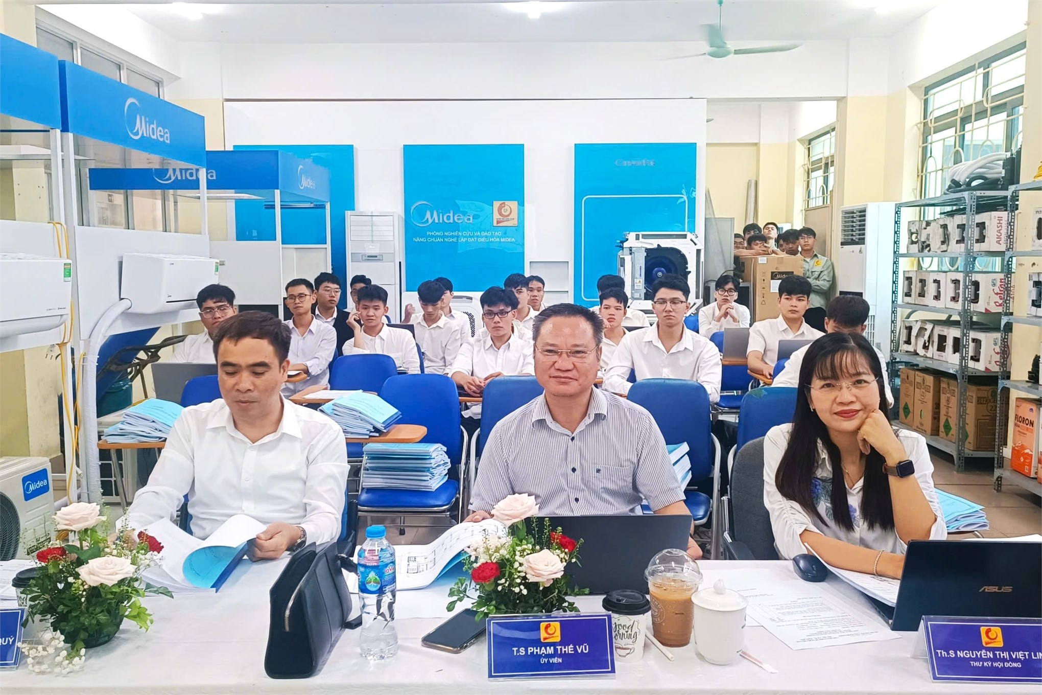Từ giảng đường đến doanh nghiệp: Sinh viên Trường Điện – Điện tử được tuyển dụng ngay trước ngày bảo vệ đồ án tốt nghiệp