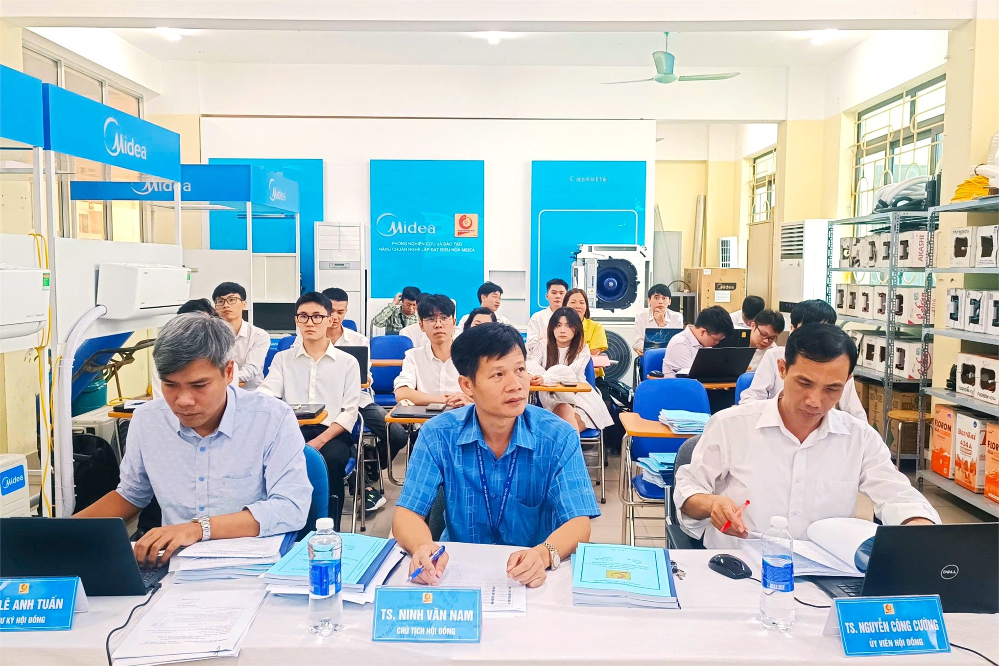Từ giảng đường đến doanh nghiệp: Sinh viên Trường Điện – Điện tử được tuyển dụng ngay trước ngày bảo vệ đồ án tốt nghiệp