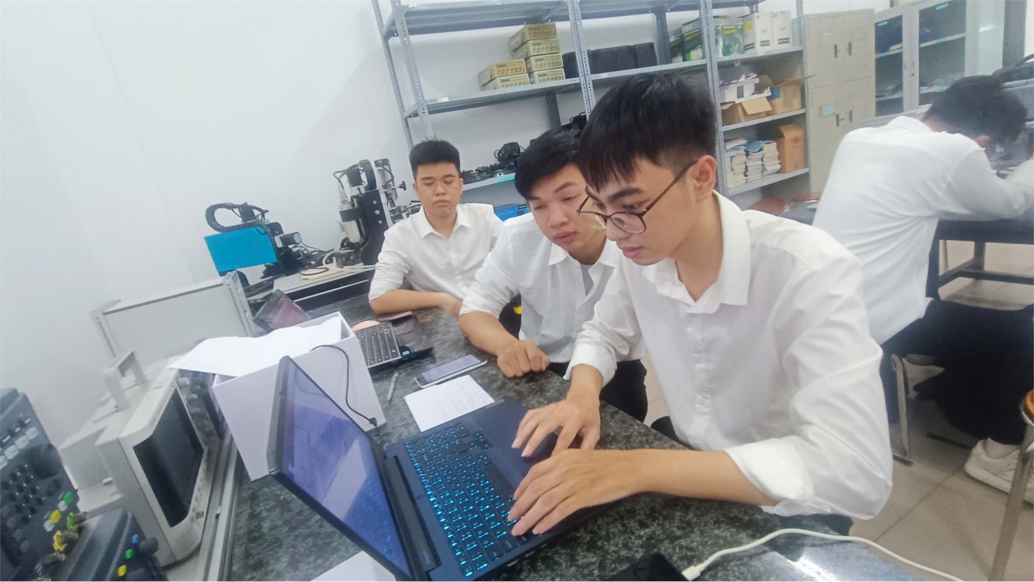 Từ giảng đường đến doanh nghiệp: Sinh viên Trường Điện – Điện tử được tuyển dụng ngay trước ngày bảo vệ đồ án tốt nghiệp