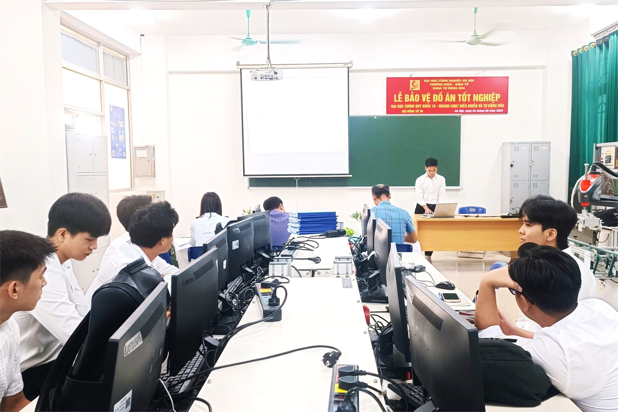 Từ giảng đường đến doanh nghiệp: Sinh viên Trường Điện – Điện tử được tuyển dụng ngay trước ngày bảo vệ đồ án tốt nghiệp