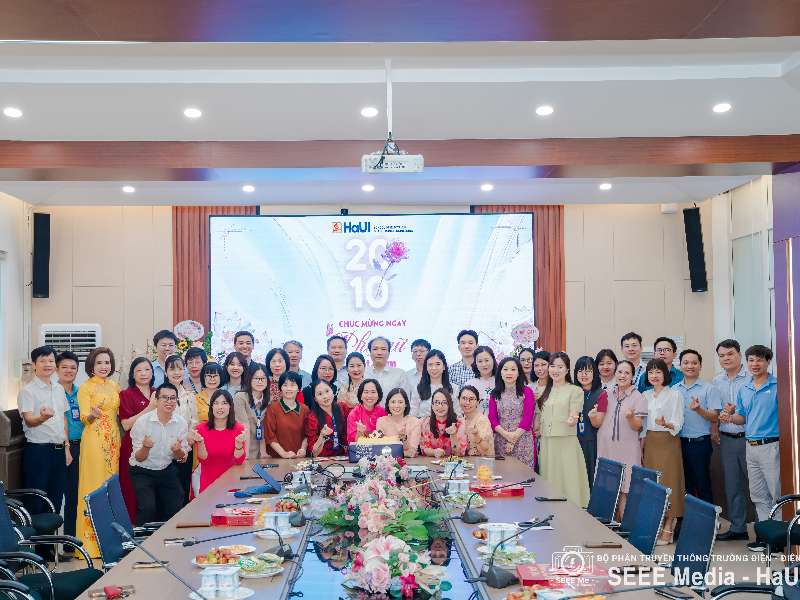 Ấm áp, truyền cảm hứng ngày 20/10 tại Trường Điện - Điện tử