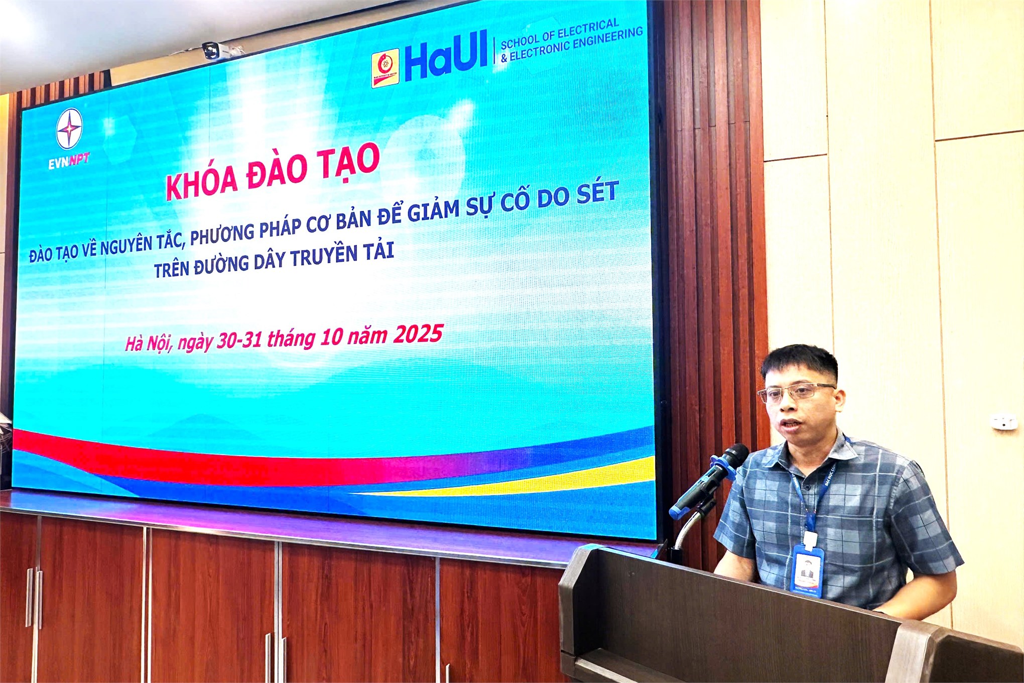 Trường Điện – Điện tử đồng hành cùng EVNNPT trong đào tạo chuyên sâu về giảm thiểu sự cố thiên tai trên hệ thống truyền tải điện