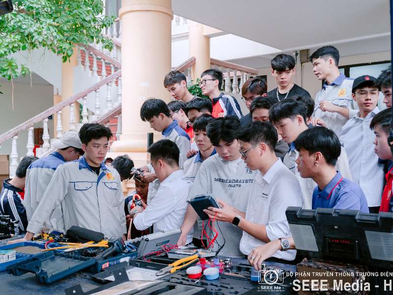 Chương trình “Training Truck on the Go” – Cơ hội học tập cùng Panasonic tại Trường Điện – Điện tử