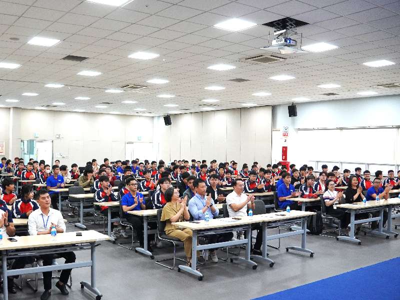 Trải nghiệm thực tế tại Hyundai KEFICO – Bước ra từ giảng đường, sinh viên Trường Điện – Điện tử học hỏi công nghệ hiện đại