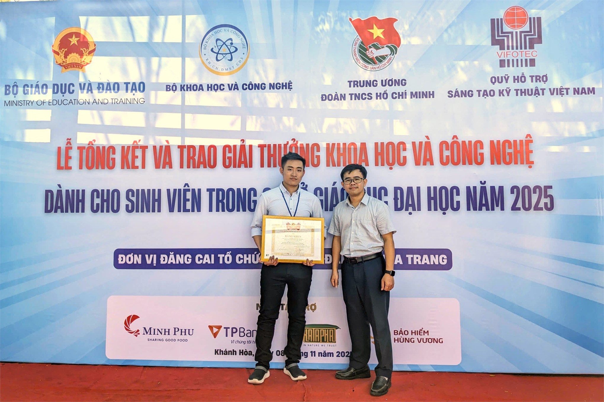 Sinh viên Trường Điện – Điện tử đạt Giải Nhì Giải thưởng Khoa học và Công nghệ sinh viên toàn quốc năm 2025