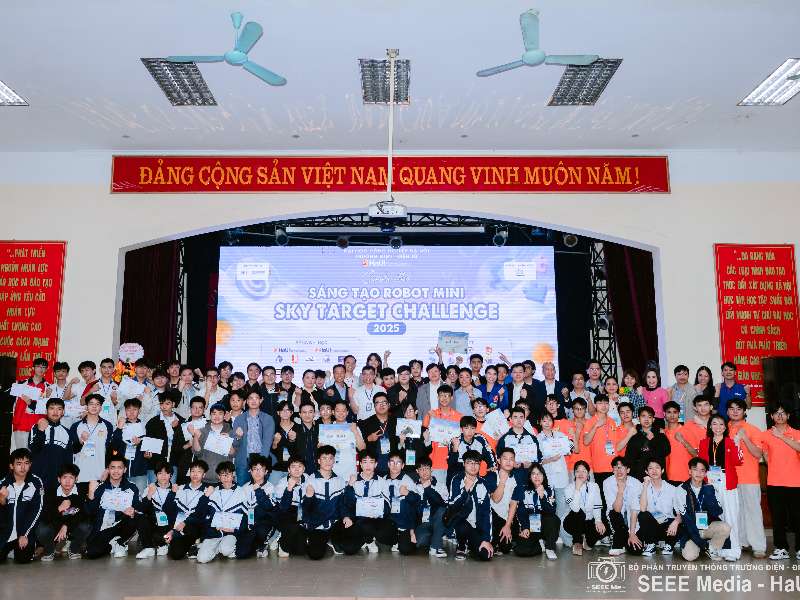 Sôi động Sky Target Challenge 2025 tại Trường Điện – Điện tử, kết nối đam mê công nghệ học sinh – sinh viên
