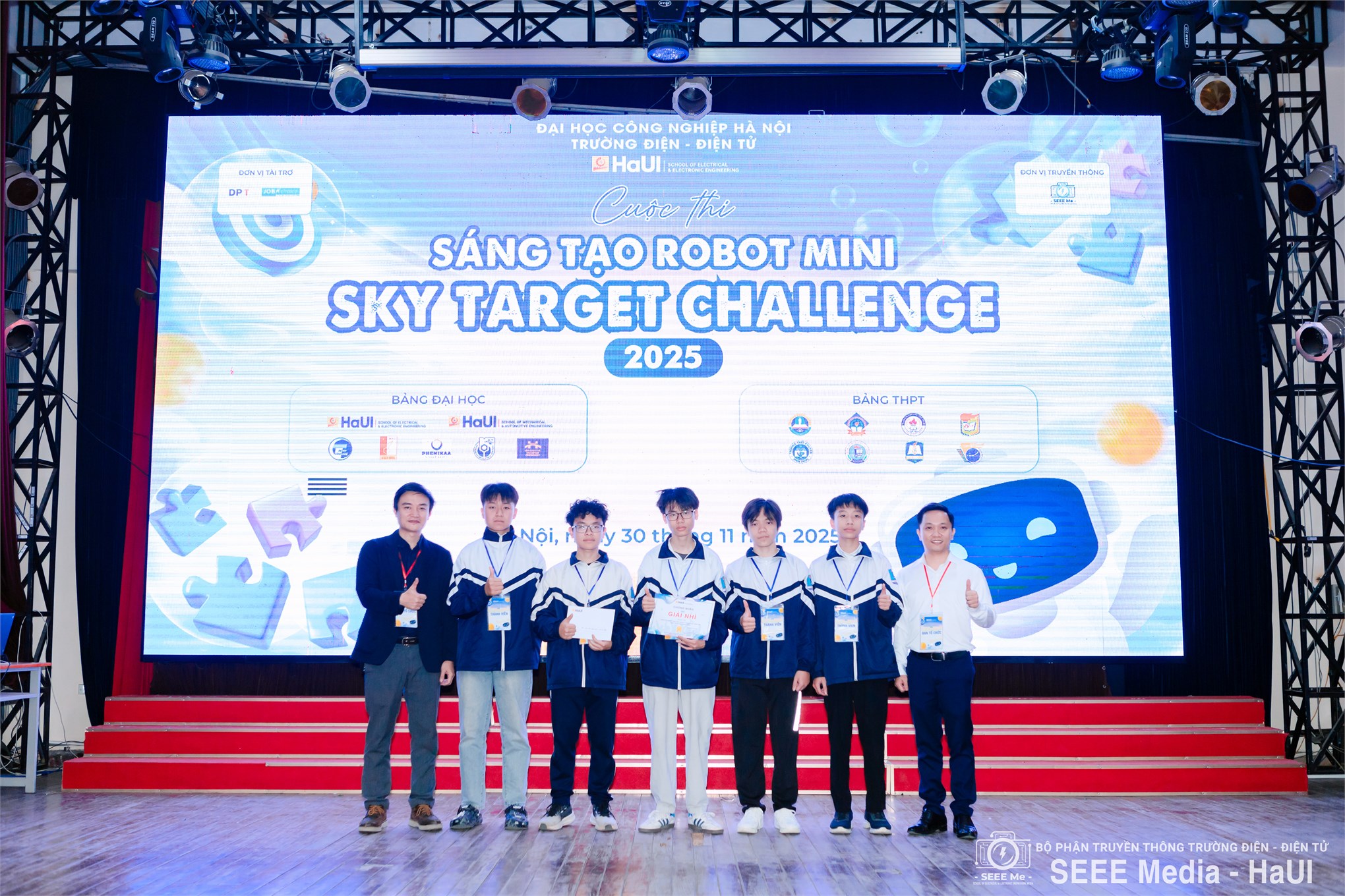 Sôi động Sky Target Challenge 2025 tại Trường Điện – Điện tử, kết nối đam mê công nghệ học sinh – sinh viên