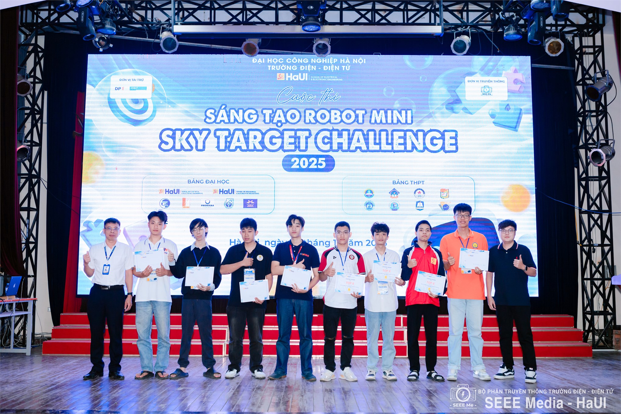 Sôi động Sky Target Challenge 2025 tại Trường Điện – Điện tử, kết nối đam mê công nghệ học sinh – sinh viên
