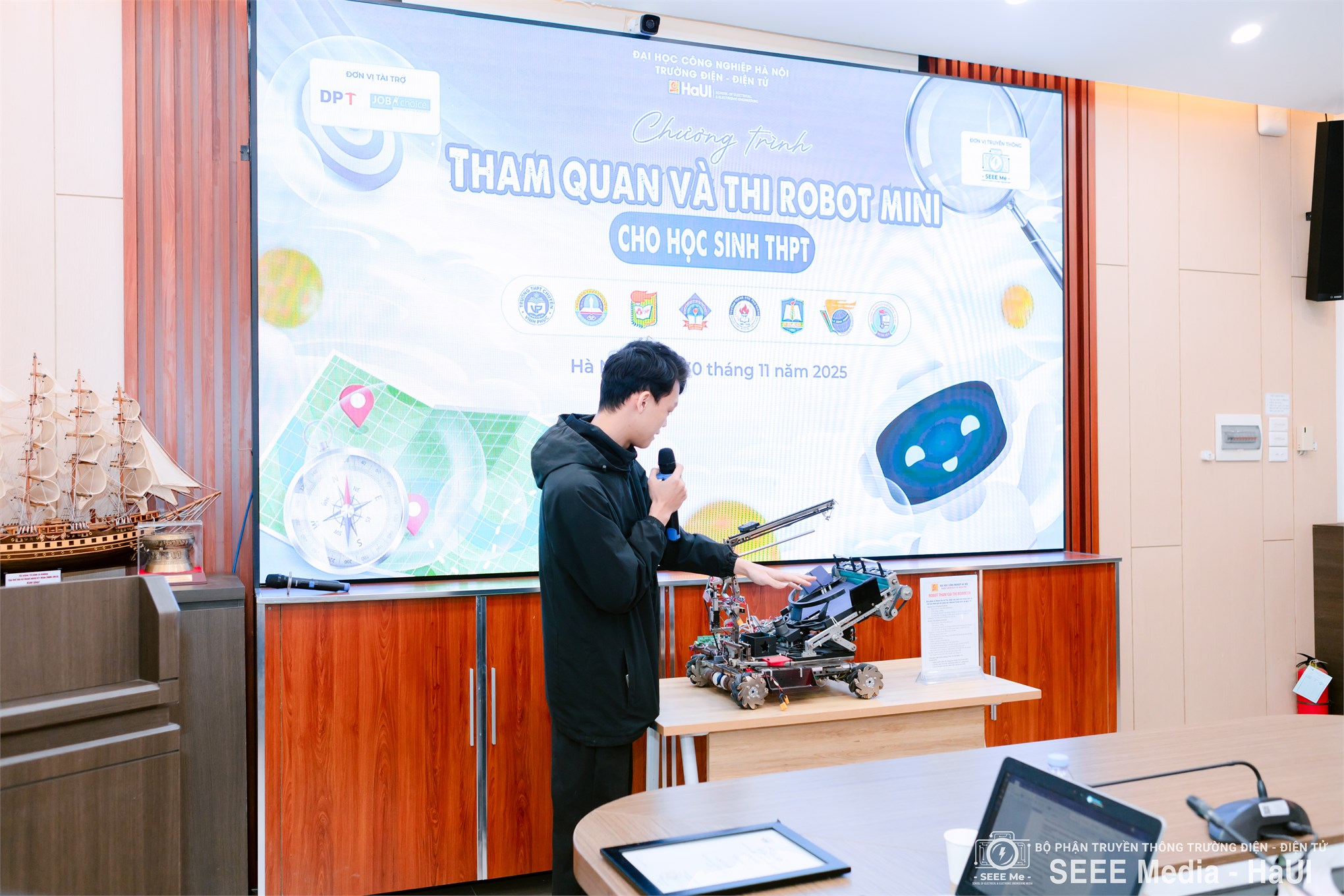 Sôi động Sky Target Challenge 2025 tại Trường Điện – Điện tử, kết nối đam mê công nghệ học sinh – sinh viên