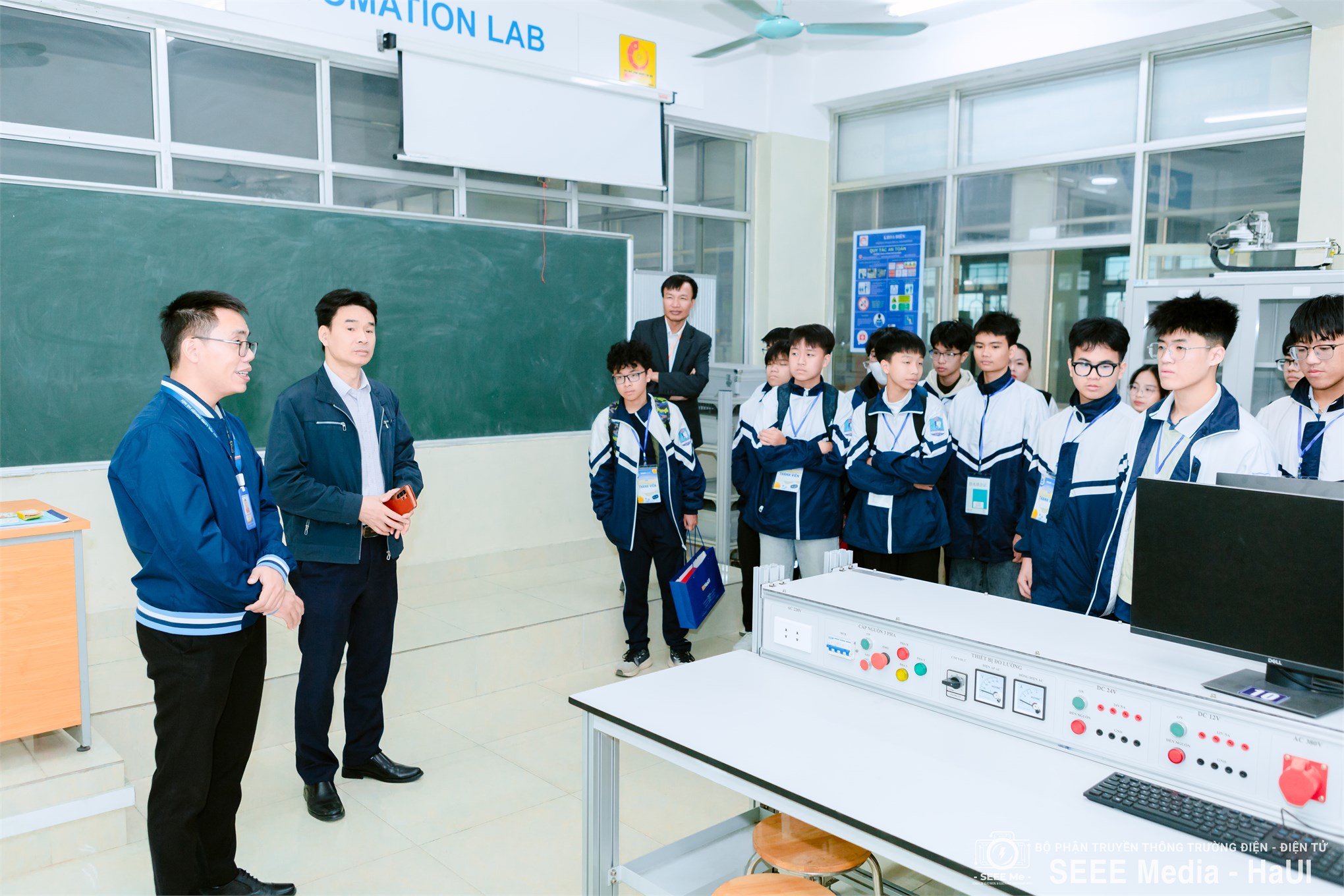 Sôi động Sky Target Challenge 2025 tại Trường Điện – Điện tử, kết nối đam mê công nghệ học sinh – sinh viên