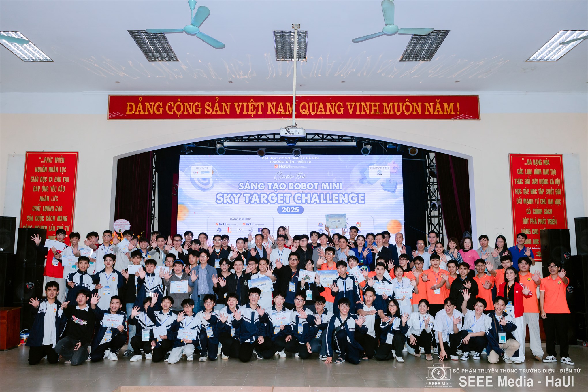 Sôi động Sky Target Challenge 2025 tại Trường Điện – Điện tử, kết nối đam mê công nghệ học sinh – sinh viên