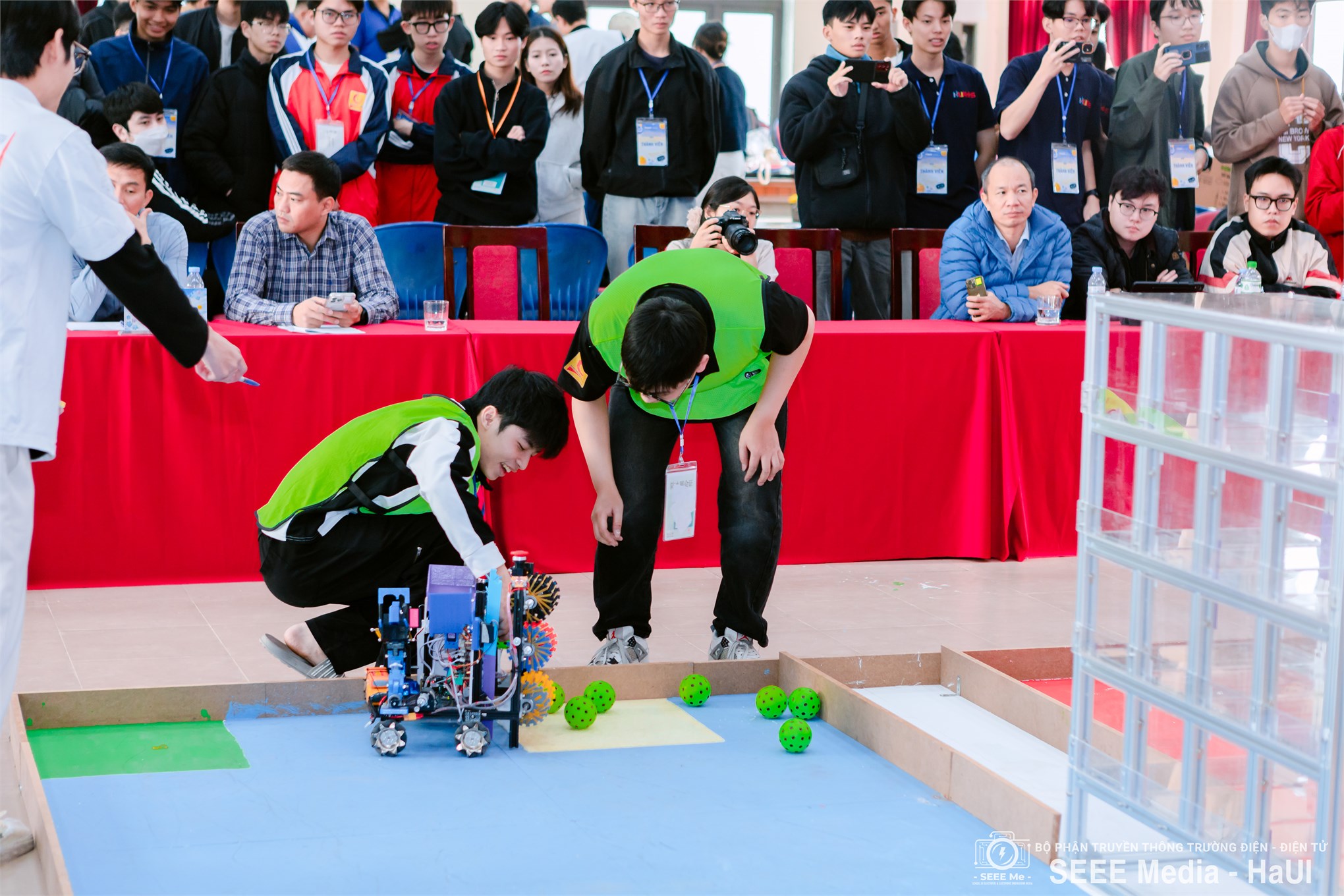 Sôi động Sky Target Challenge 2025 tại Trường Điện – Điện tử, kết nối đam mê công nghệ học sinh – sinh viên