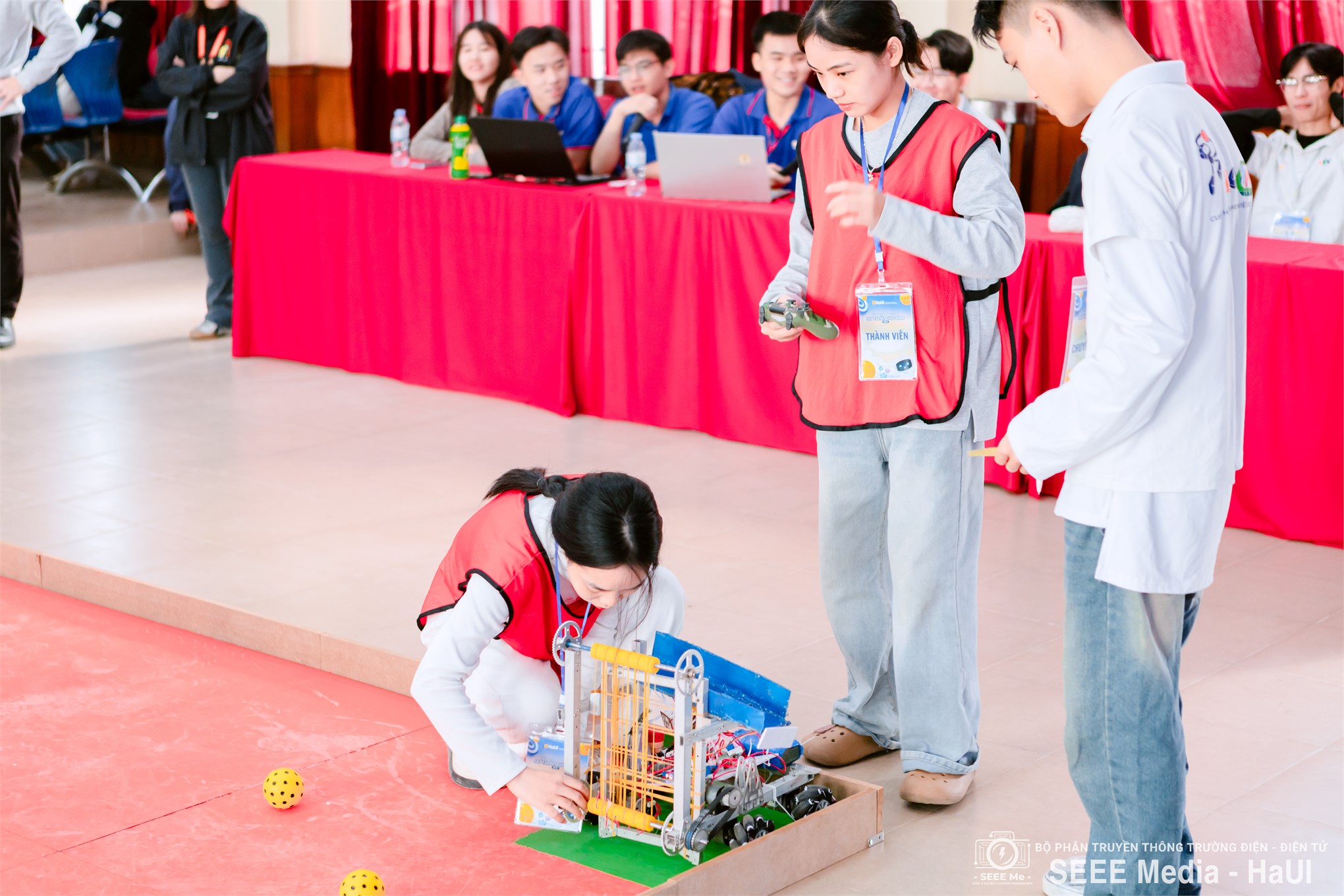 Sôi động Sky Target Challenge 2025 tại Trường Điện – Điện tử, kết nối đam mê công nghệ học sinh – sinh viên