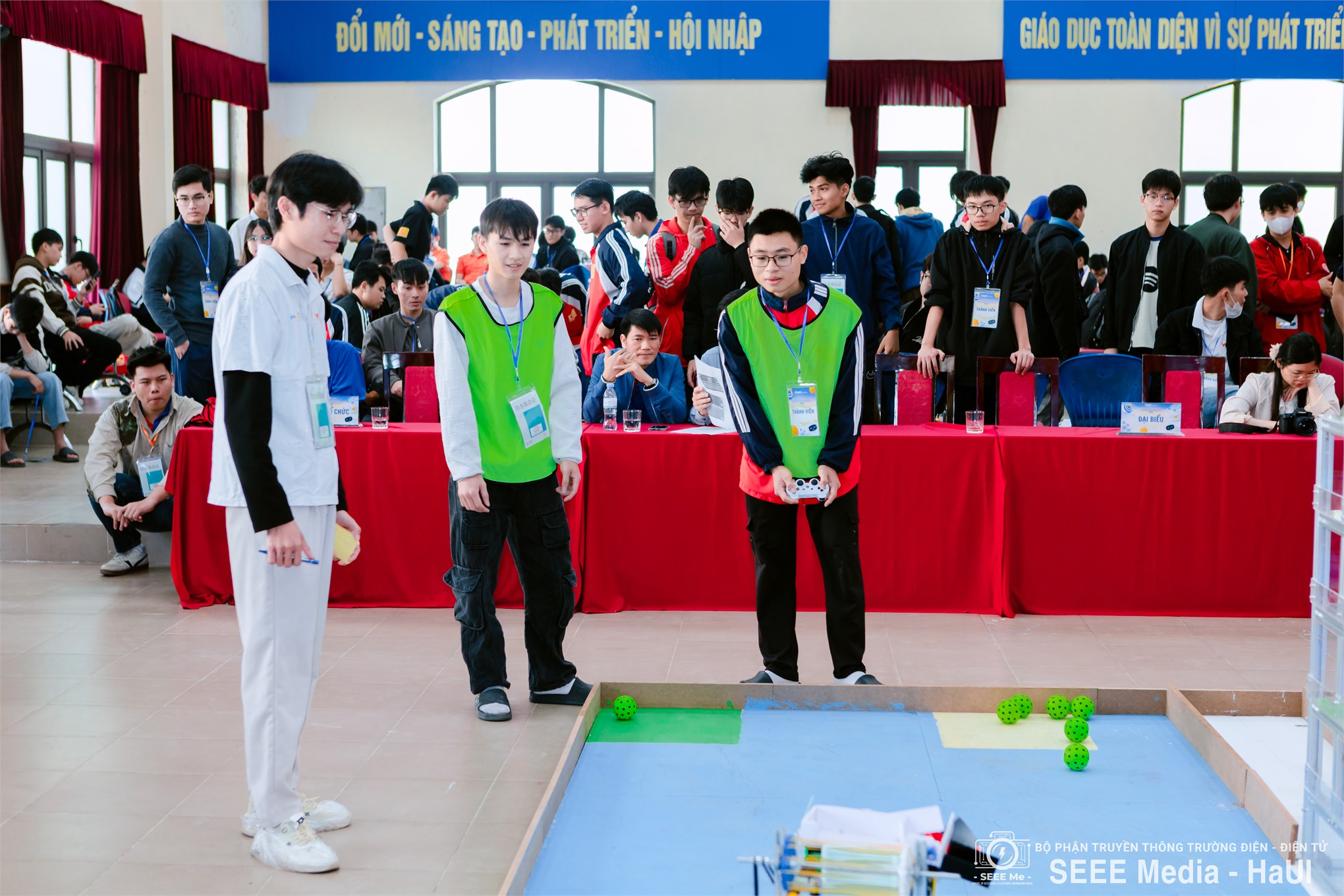 Sôi động Sky Target Challenge 2025 tại Trường Điện – Điện tử, kết nối đam mê công nghệ học sinh – sinh viên