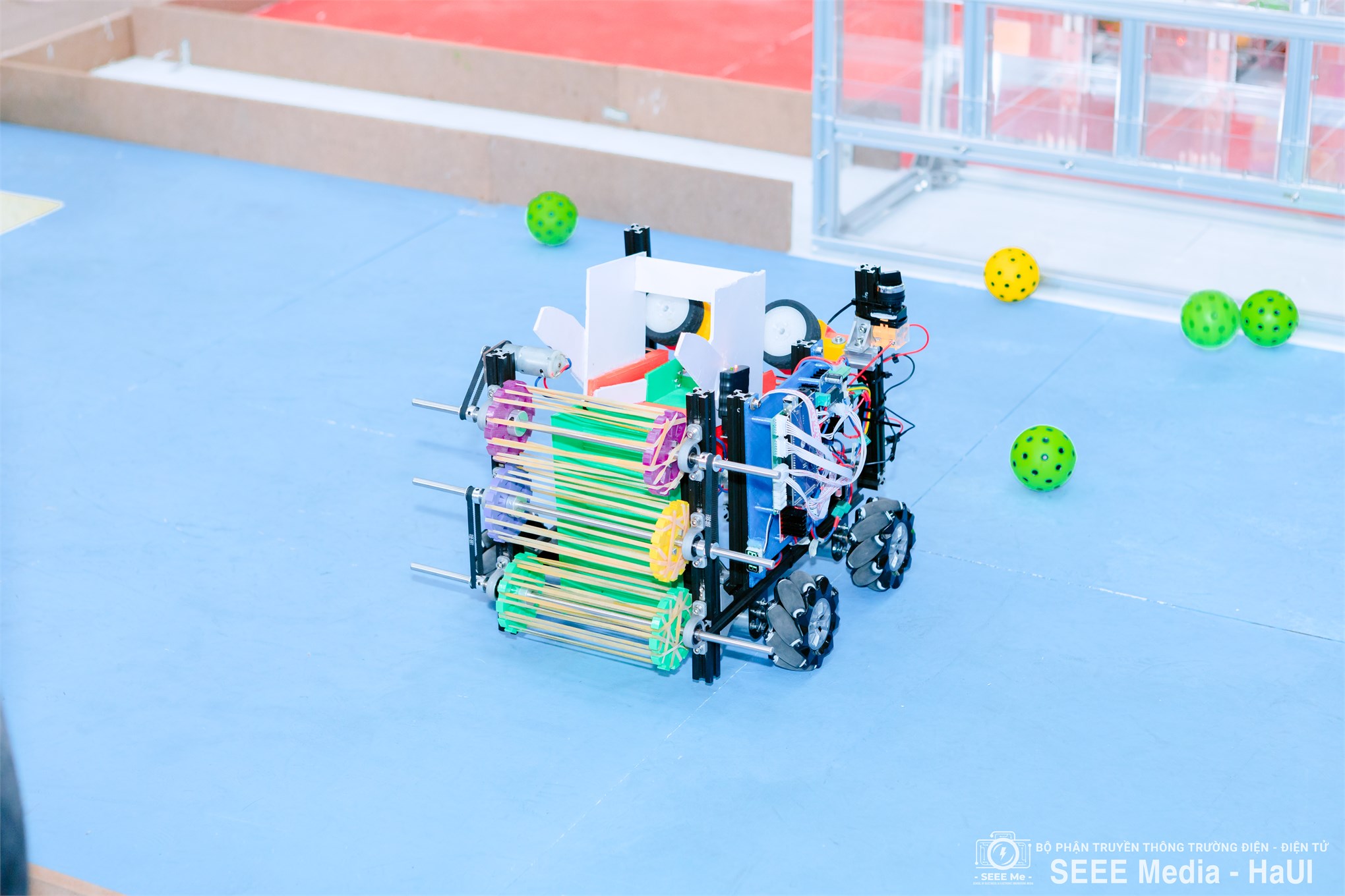 Sôi động Sky Target Challenge 2025 tại Trường Điện – Điện tử, kết nối đam mê công nghệ học sinh – sinh viên