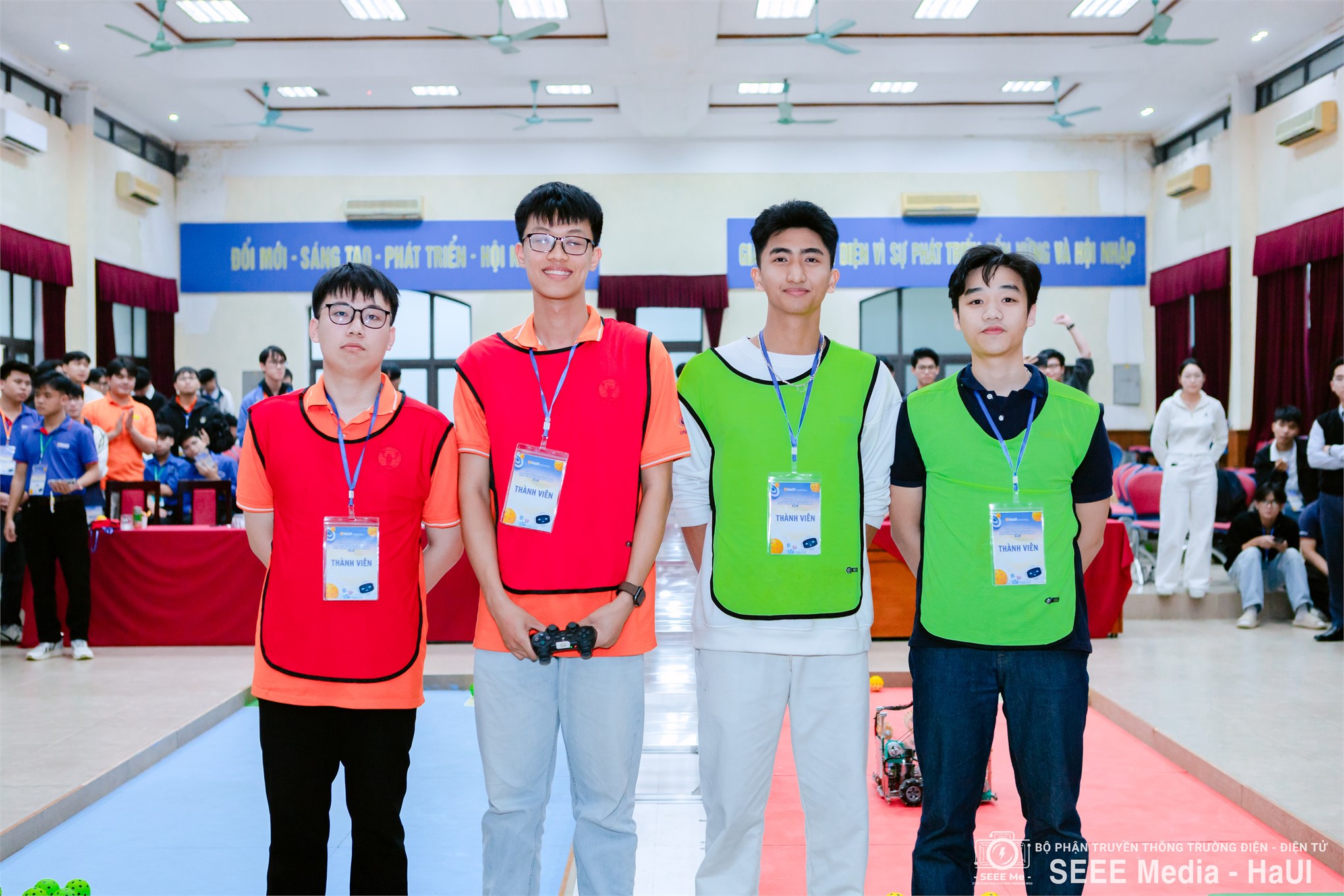 Sôi động Sky Target Challenge 2025 tại Trường Điện – Điện tử, kết nối đam mê công nghệ học sinh – sinh viên