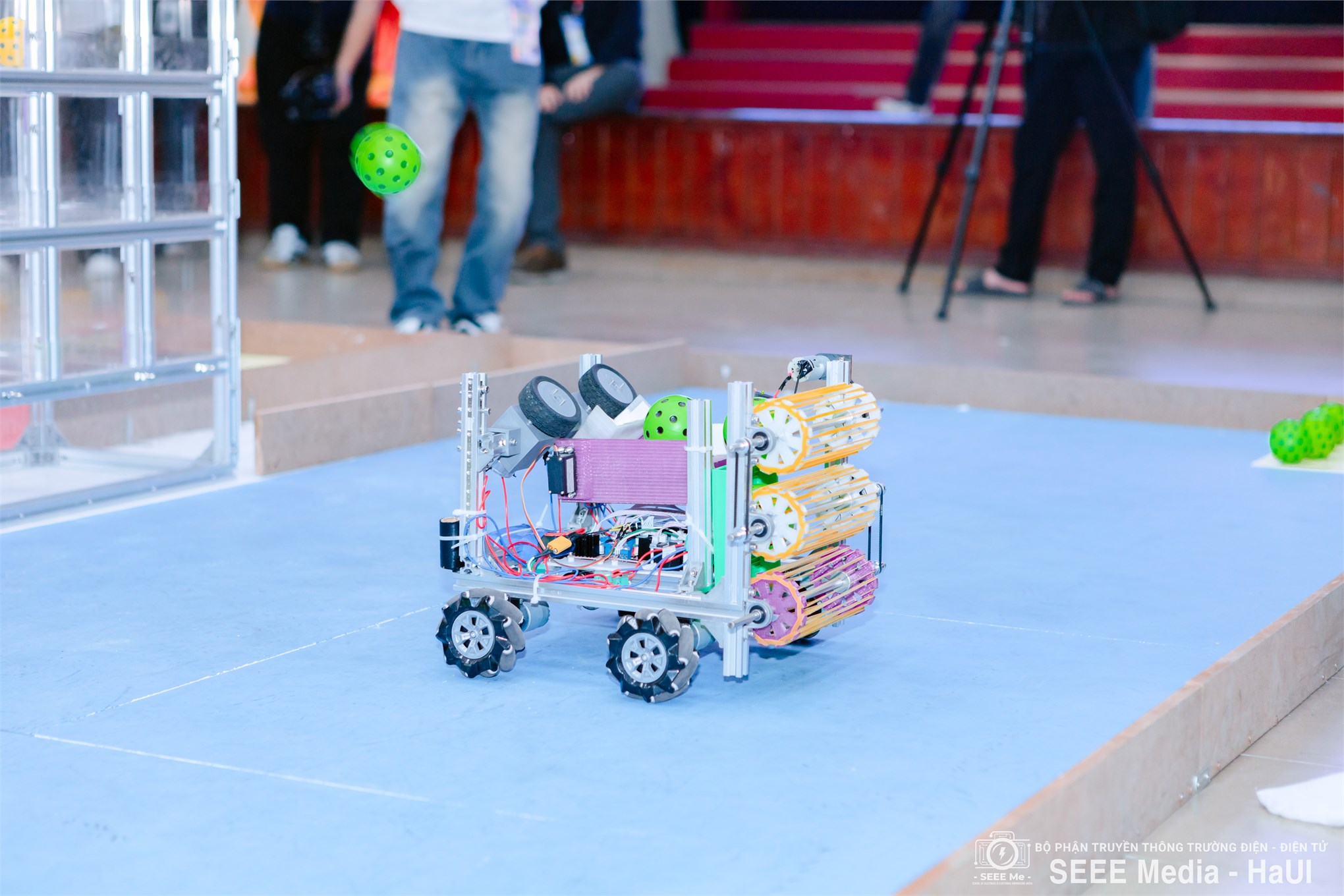 Sôi động Sky Target Challenge 2025 tại Trường Điện – Điện tử, kết nối đam mê công nghệ học sinh – sinh viên