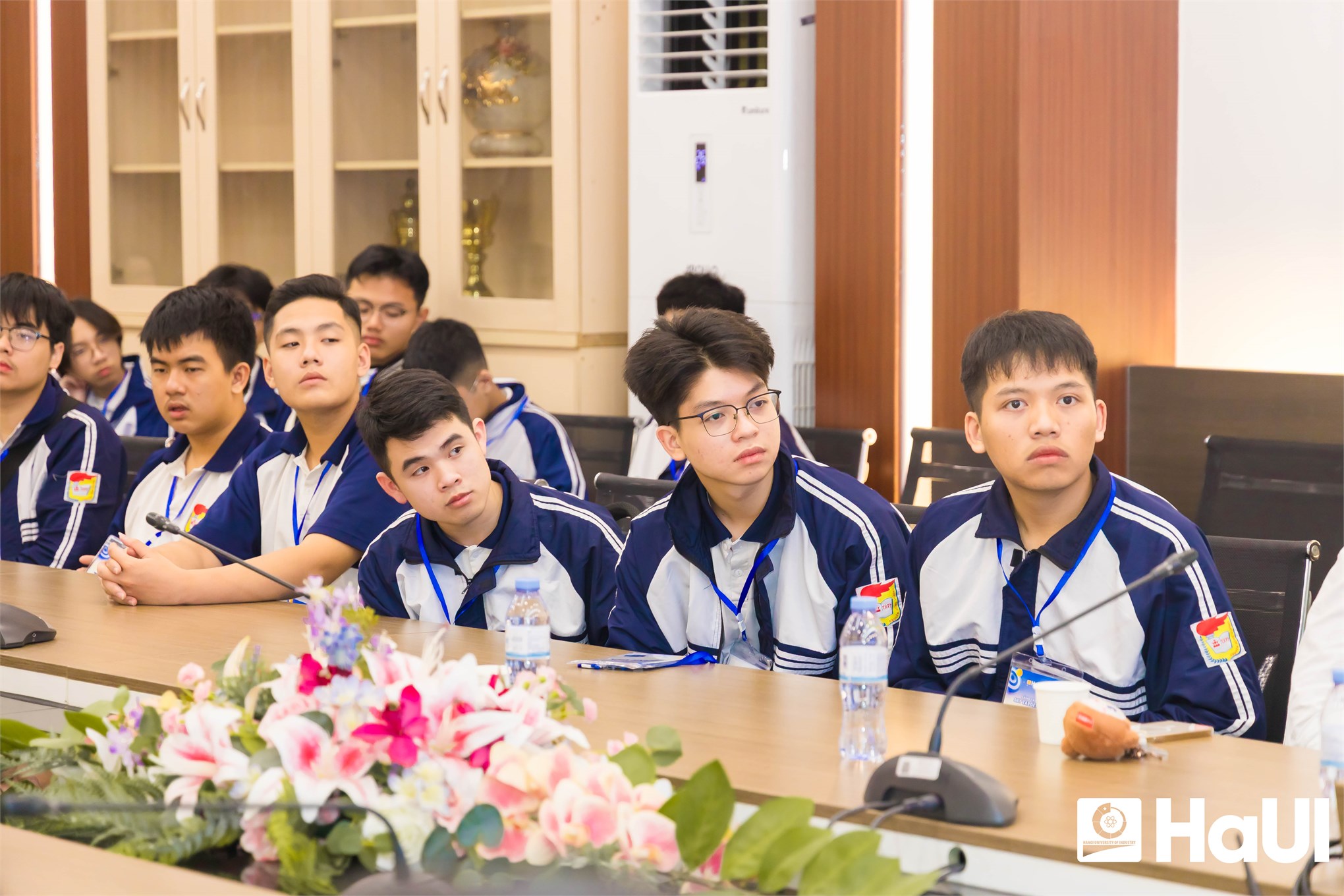 Sôi động Sky Target Challenge 2025 tại Trường Điện – Điện tử, kết nối đam mê công nghệ học sinh – sinh viên