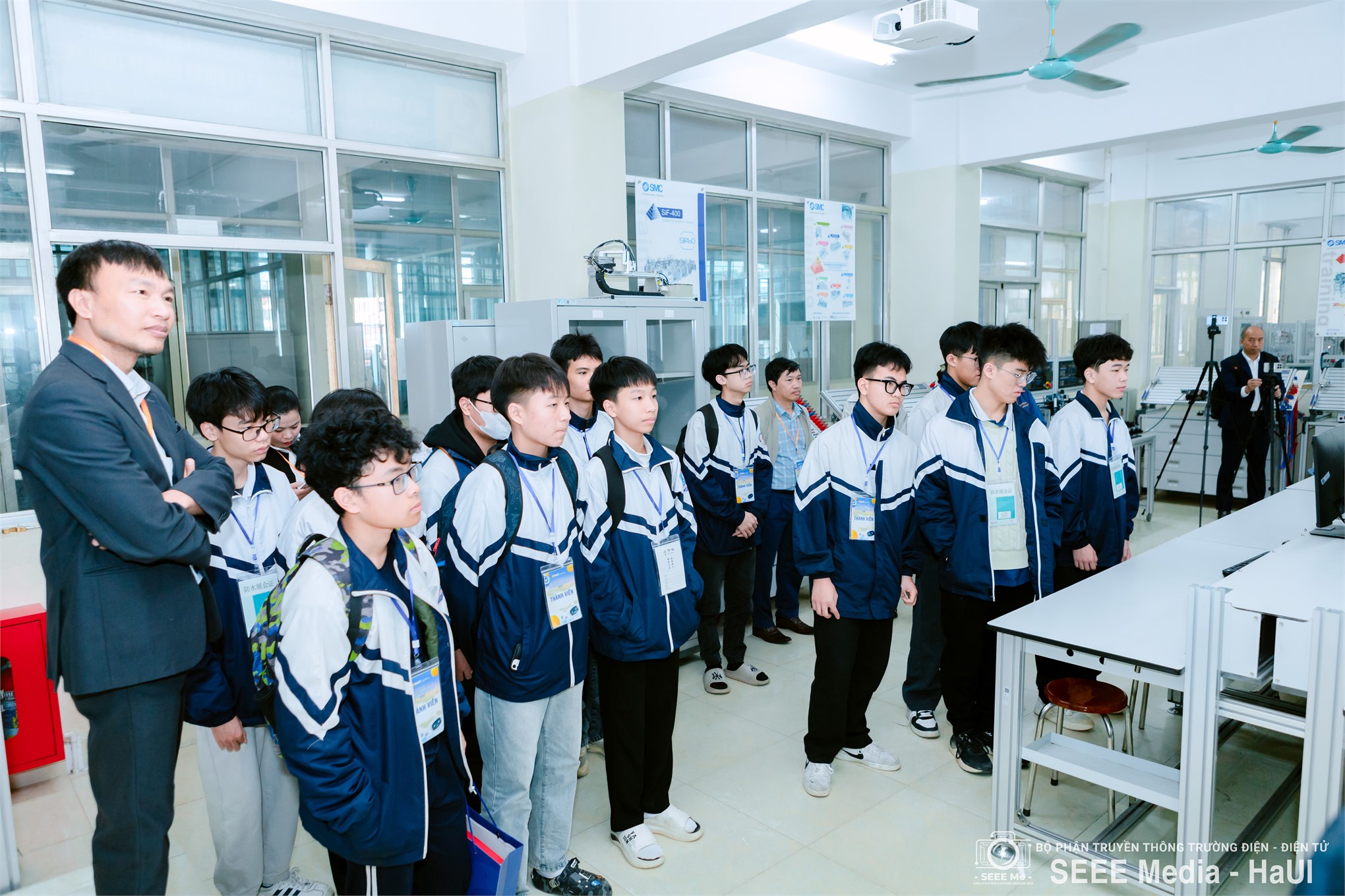 Sôi động Sky Target Challenge 2025 tại Trường Điện – Điện tử, kết nối đam mê công nghệ học sinh – sinh viên