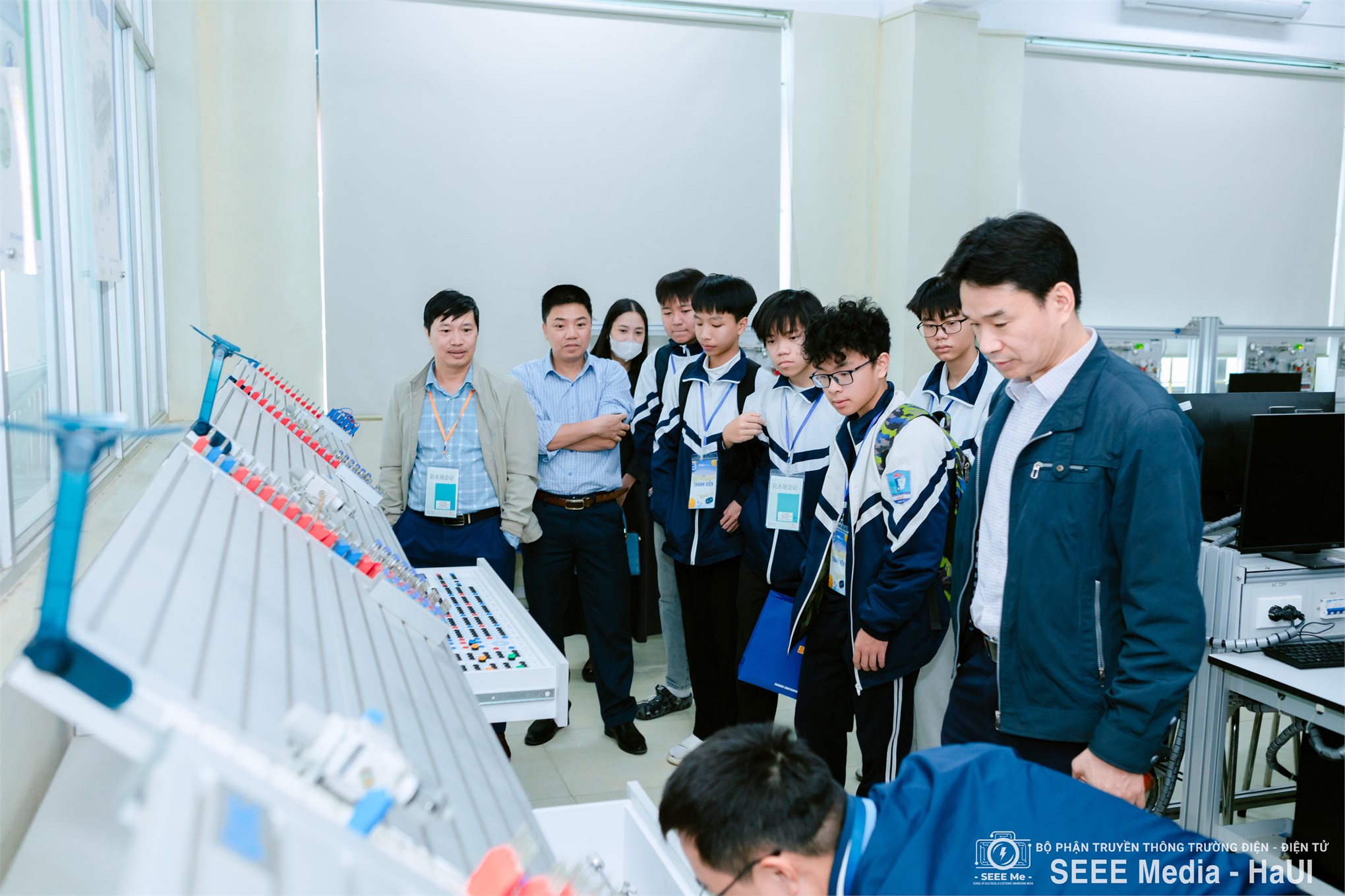 Sôi động Sky Target Challenge 2025 tại Trường Điện – Điện tử, kết nối đam mê công nghệ học sinh – sinh viên