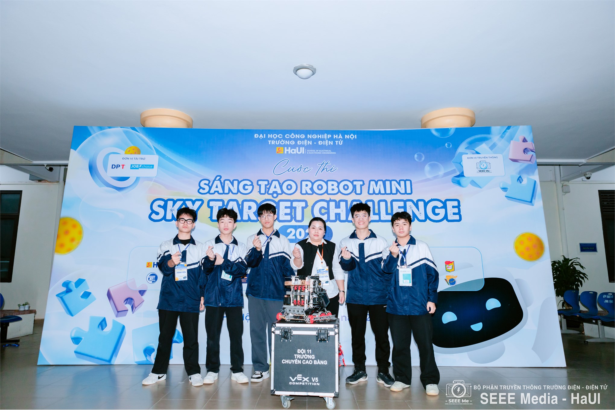 Sôi động Sky Target Challenge 2025 tại Trường Điện – Điện tử, kết nối đam mê công nghệ học sinh – sinh viên