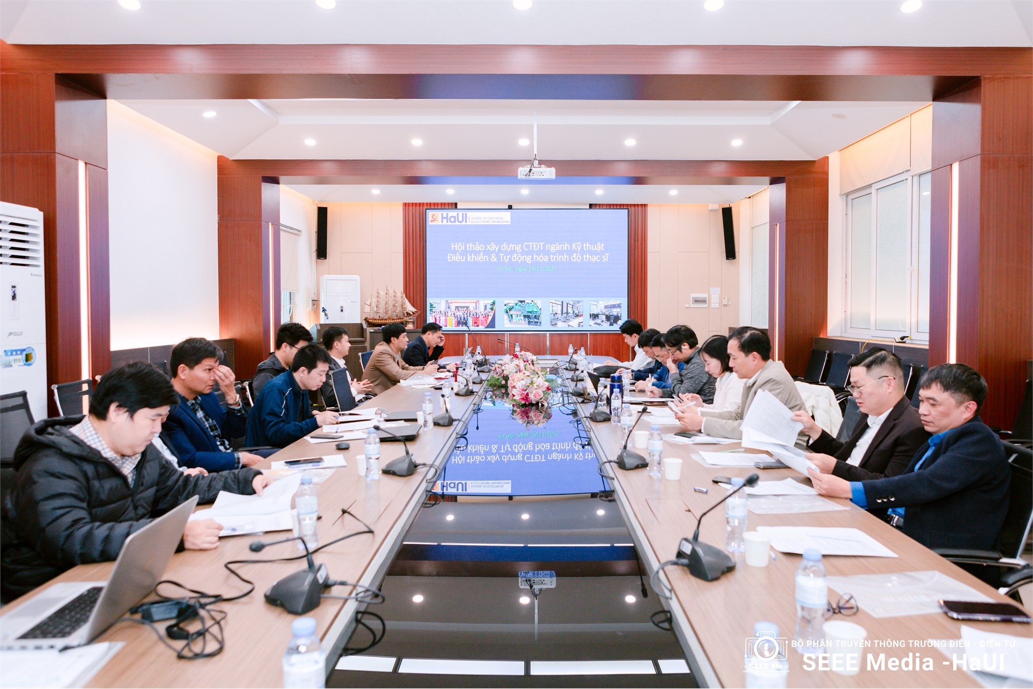 Hội thảo lấy ý kiến xây dựng chương trình đào tạo thạc sĩ Kỹ thuật Điều khiển và Tự động hóa tại Trường Điện – Điện tử