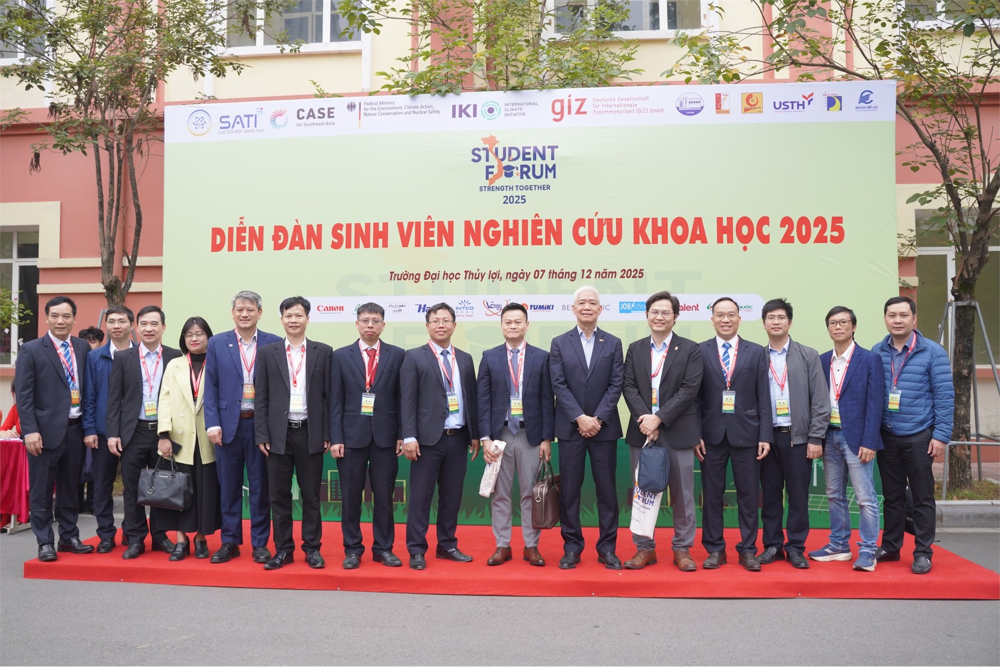 Sinh viên Trường Điện – Điện tử (Đại học Công nghiệp Hà Nội) đạt thành tích xuất sắc tại Diễn đàn Sinh viên Nghiên cứu Khoa học 2025 (SF25)