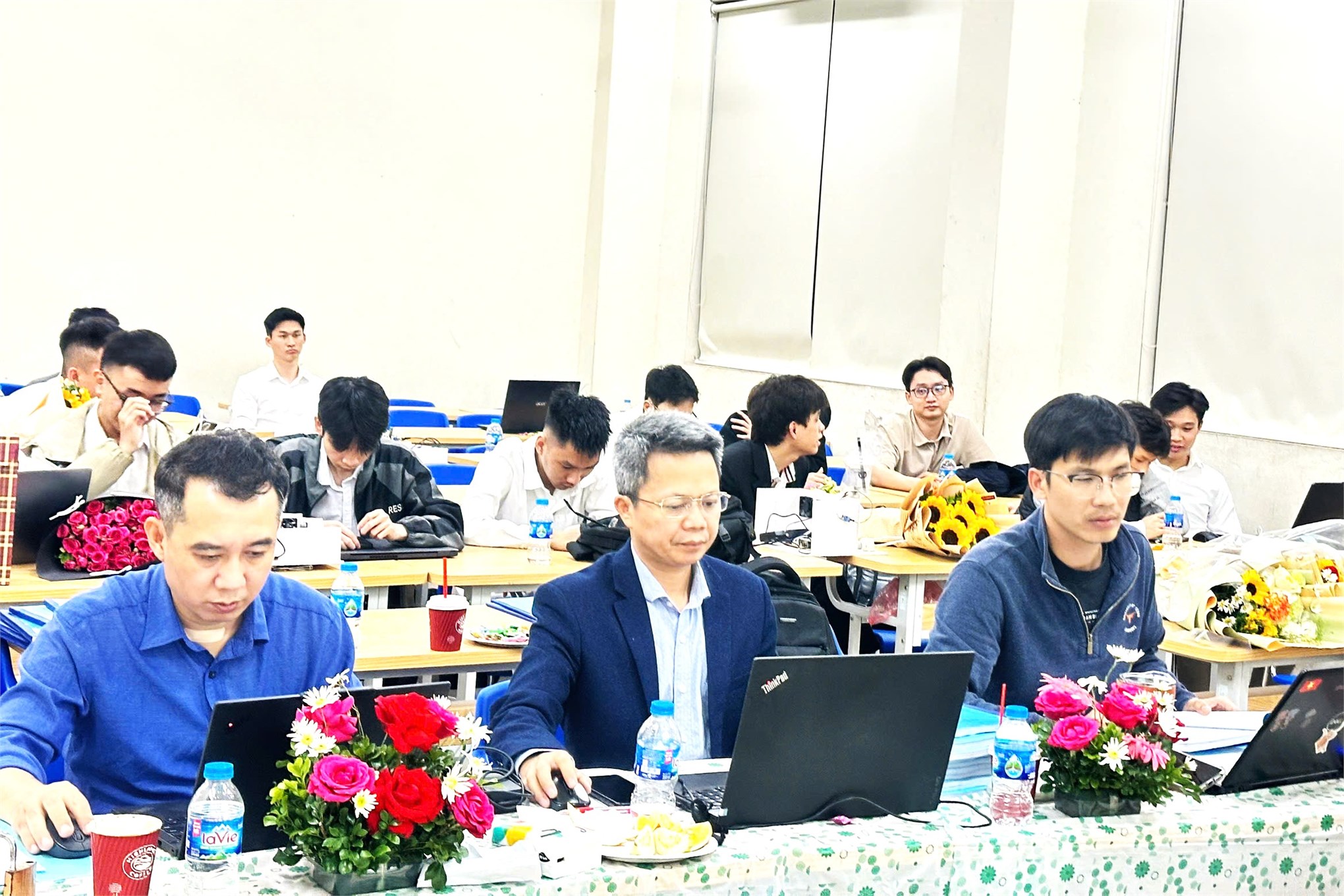 Từ giảng đường đến doanh nghiệp: Gần 200 sinh viên Trường Điện – Điện tử tự tin bước vào thị trường lao động chất lượng cao