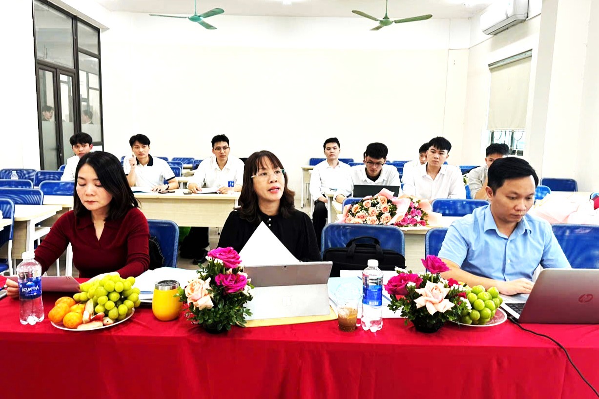 Từ giảng đường đến doanh nghiệp: Gần 200 sinh viên Trường Điện – Điện tử tự tin bước vào thị trường lao động chất lượng cao