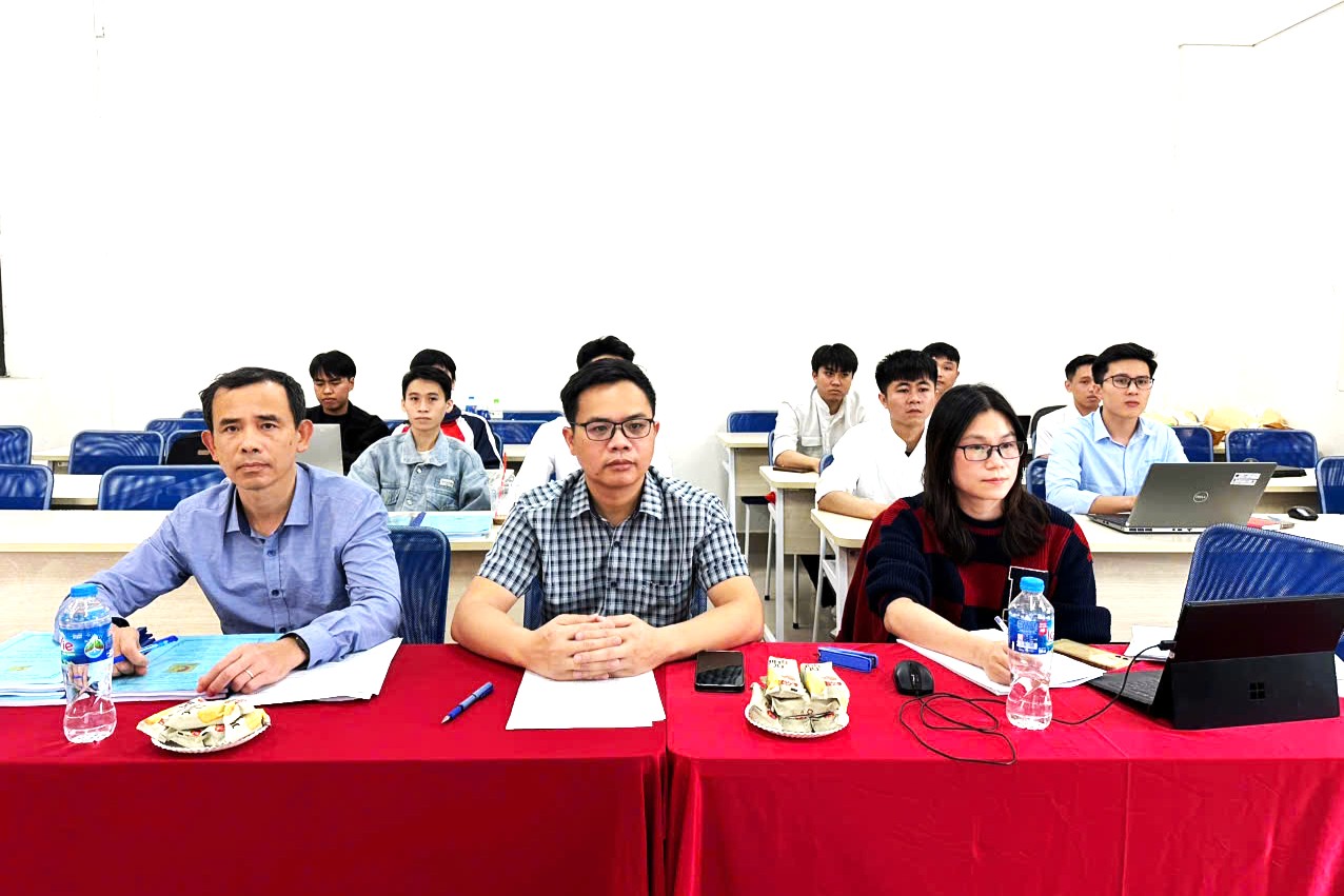 Từ giảng đường đến doanh nghiệp: Gần 200 sinh viên Trường Điện – Điện tử tự tin bước vào thị trường lao động chất lượng cao