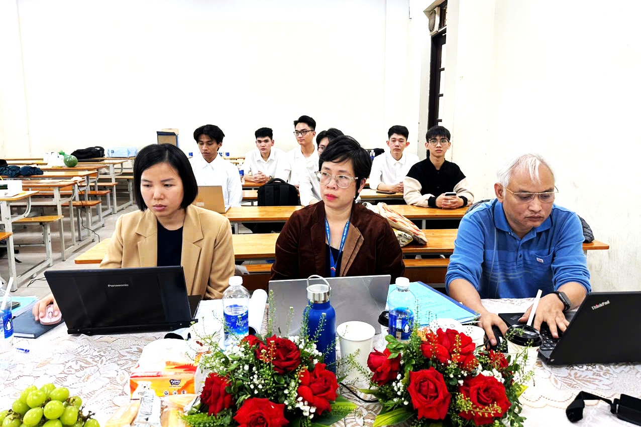 Từ giảng đường đến doanh nghiệp: Gần 200 sinh viên Trường Điện – Điện tử tự tin bước vào thị trường lao động chất lượng cao