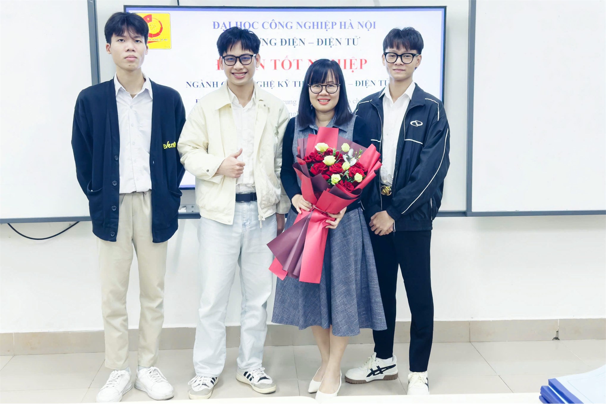 Từ giảng đường đến doanh nghiệp: Gần 200 sinh viên Trường Điện – Điện tử tự tin bước vào thị trường lao động chất lượng cao