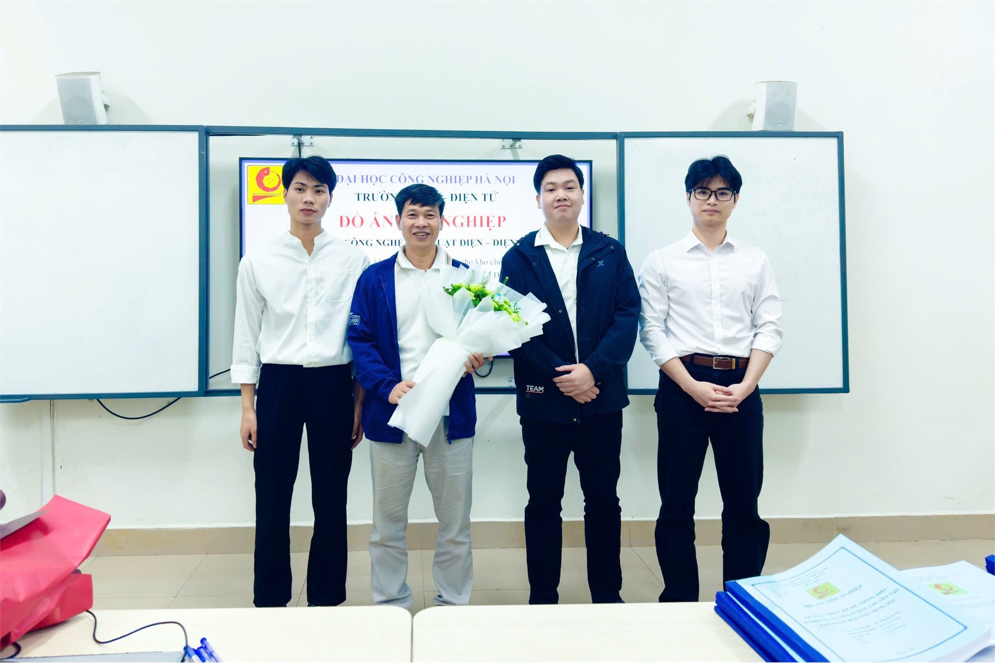 Từ giảng đường đến doanh nghiệp: Gần 200 sinh viên Trường Điện – Điện tử tự tin bước vào thị trường lao động chất lượng cao