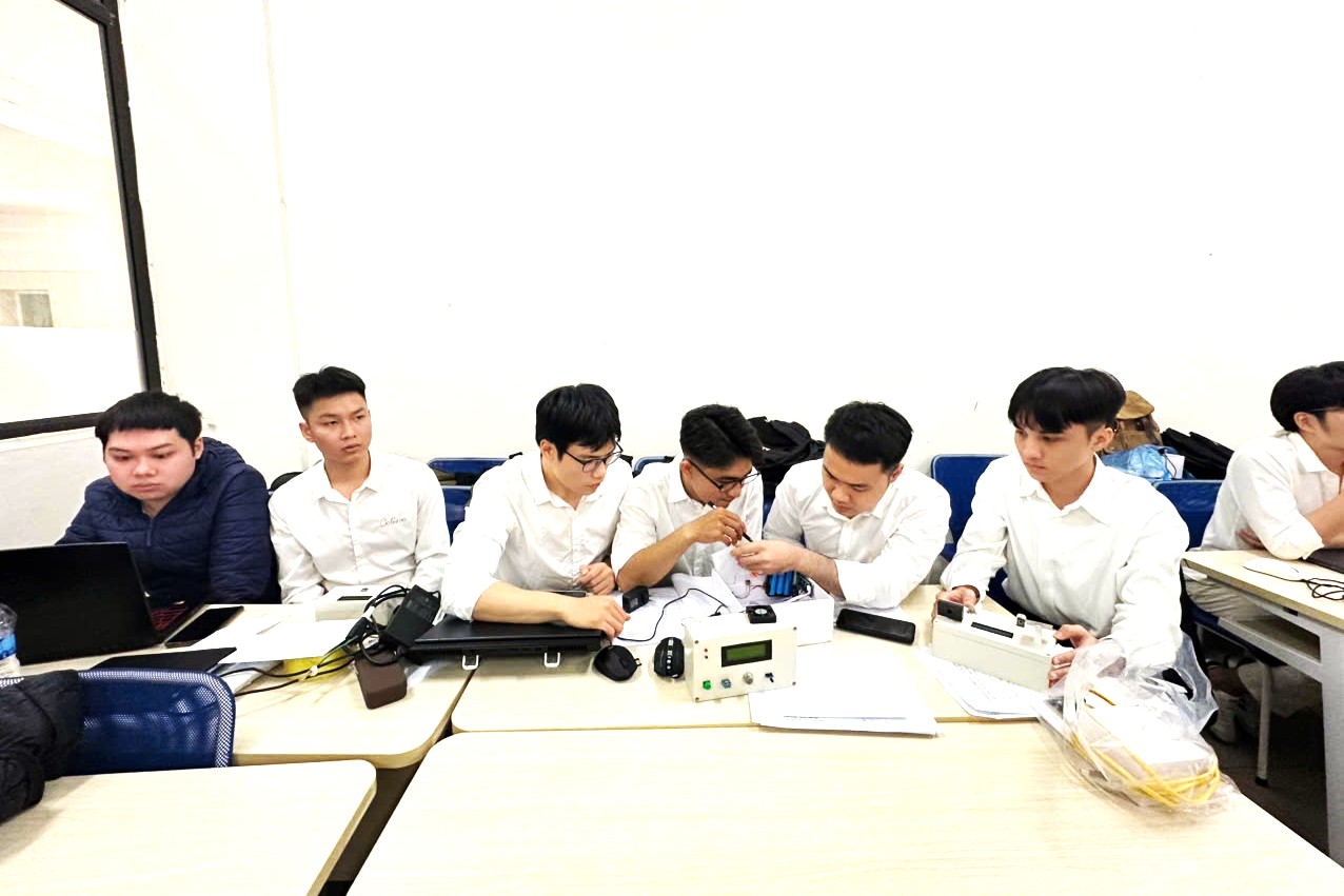 Từ giảng đường đến doanh nghiệp: Gần 200 sinh viên Trường Điện – Điện tử tự tin bước vào thị trường lao động chất lượng cao