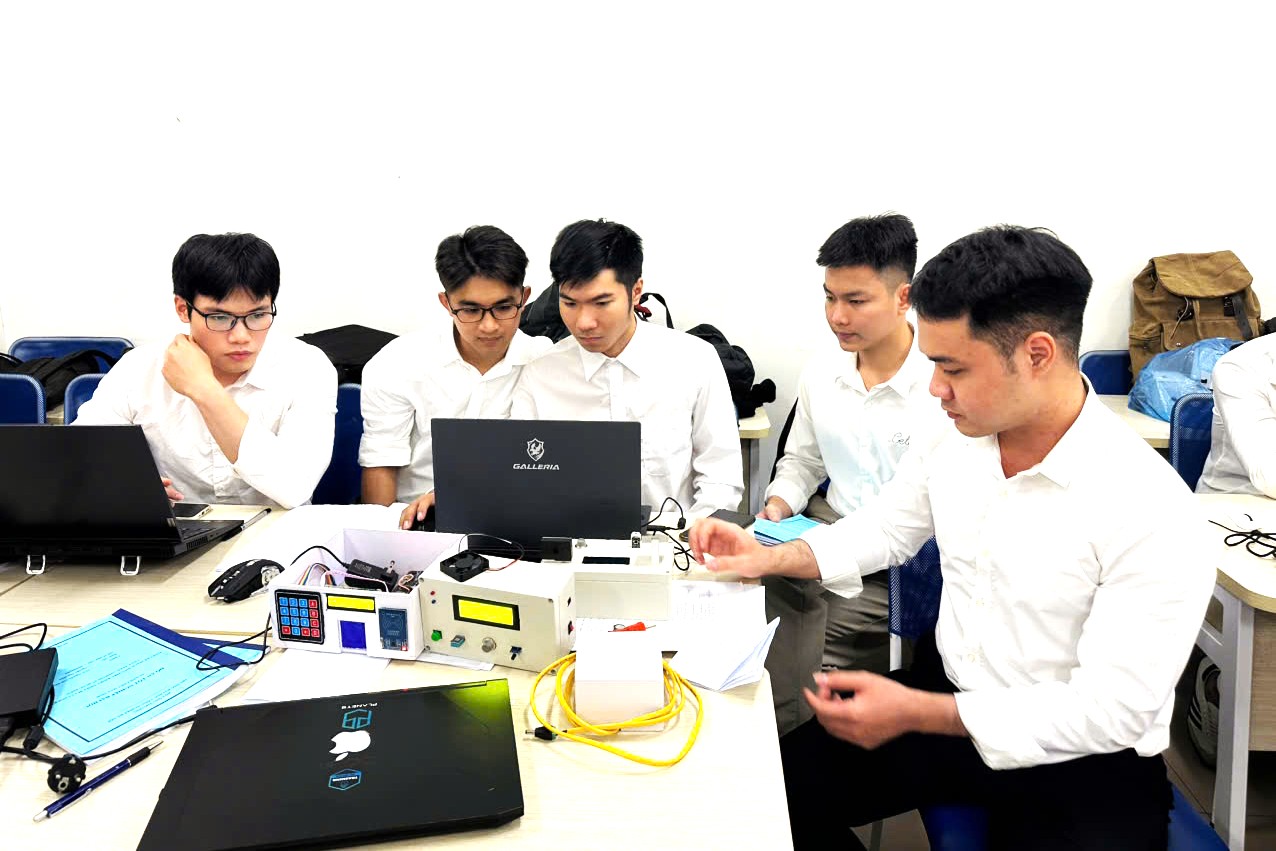 Từ giảng đường đến doanh nghiệp: Gần 200 sinh viên Trường Điện – Điện tử tự tin bước vào thị trường lao động chất lượng cao