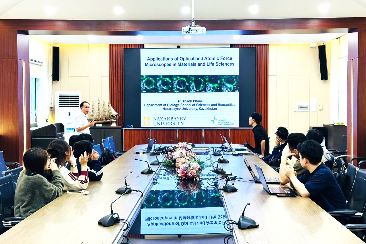 Thúc đẩy nghiên cứu liên ngành y sinh và khoa học vật liệu qua tọa đàm chuyên môn tại Trường Điện – Điện tử