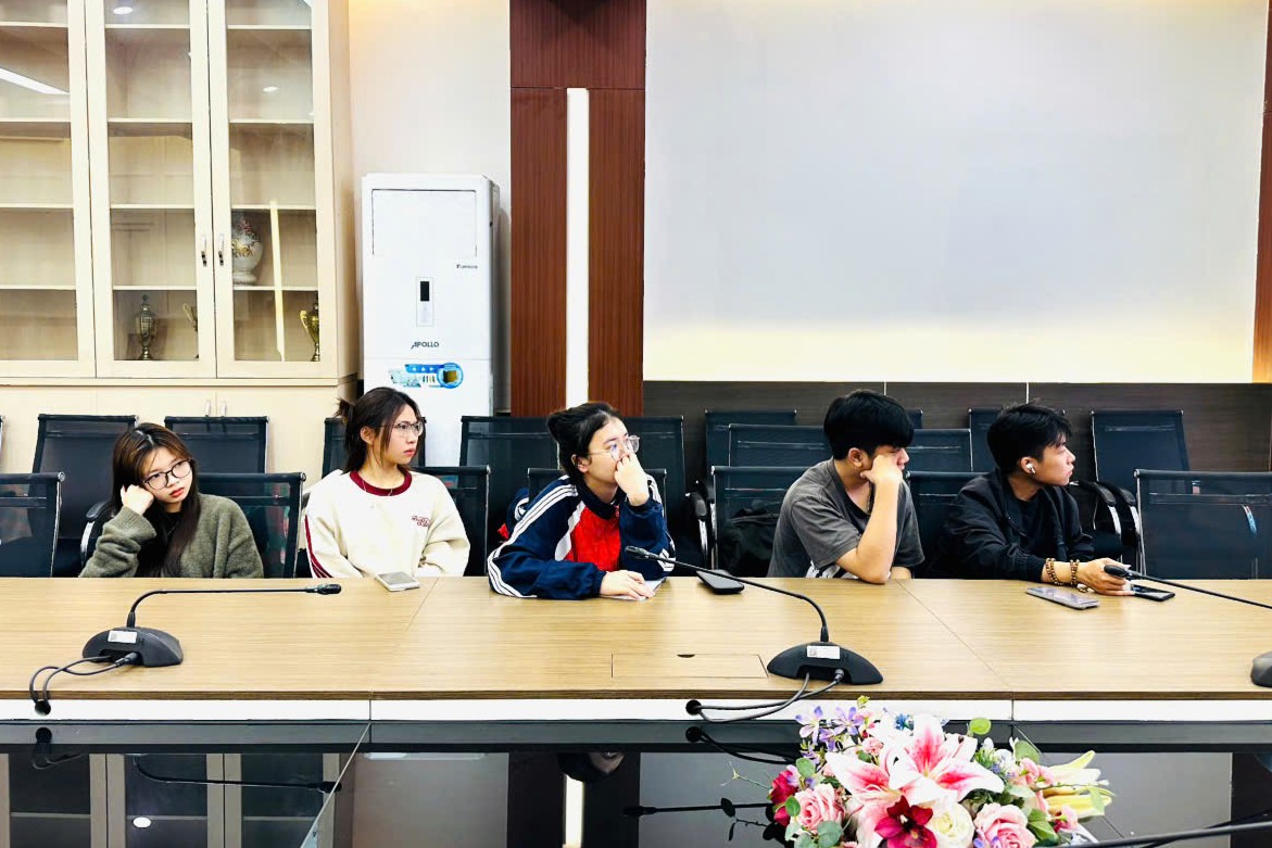 Thúc đẩy nghiên cứu liên ngành y sinh và khoa học vật liệu qua tọa đàm chuyên môn tại Trường Điện – Điện tử