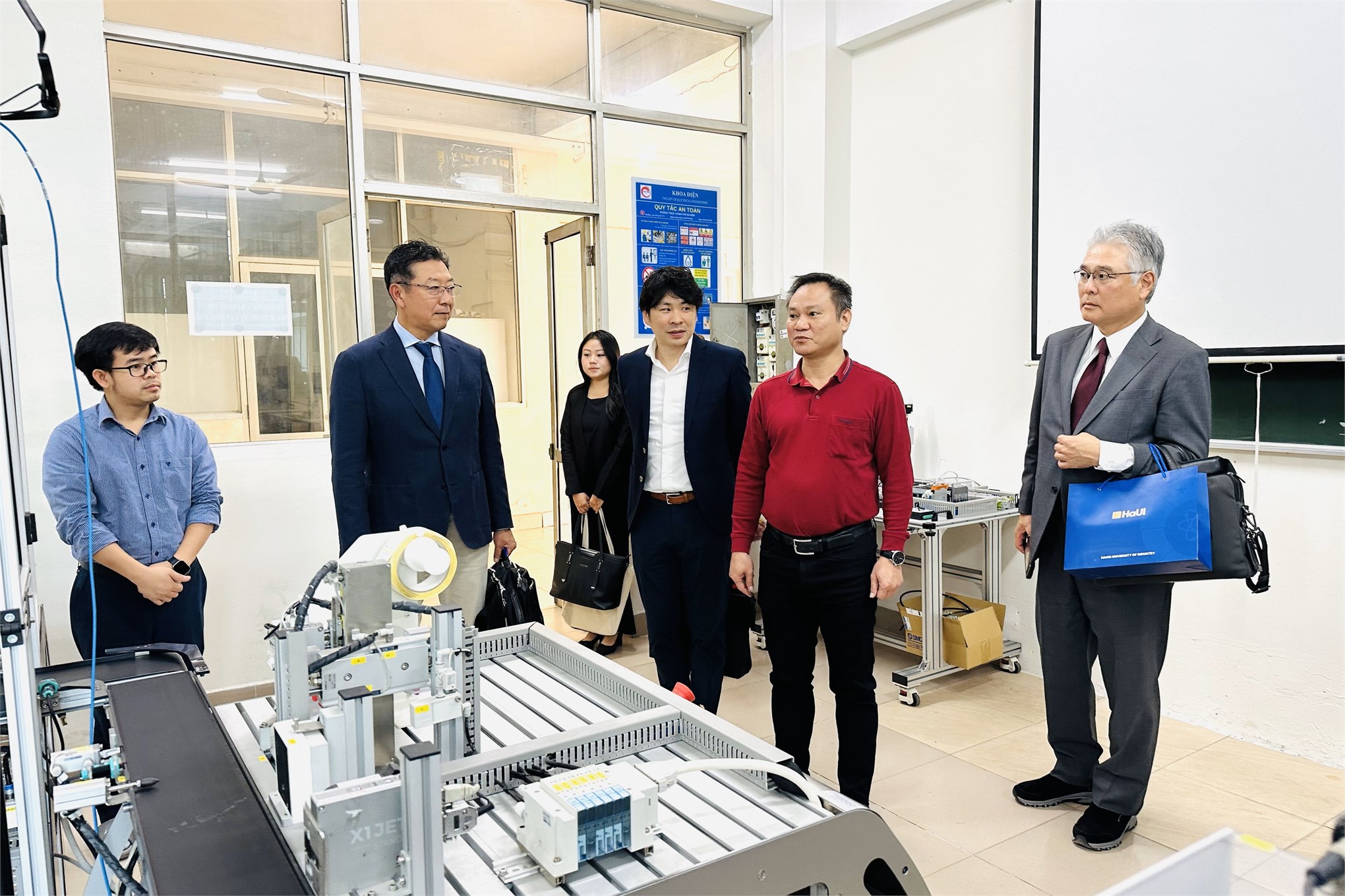 Tăng cường kết nối doanh nghiệp Nhật Bản, mở rộng lộ trình nghề nghiệp cho sinh viên Điện – Điện tử