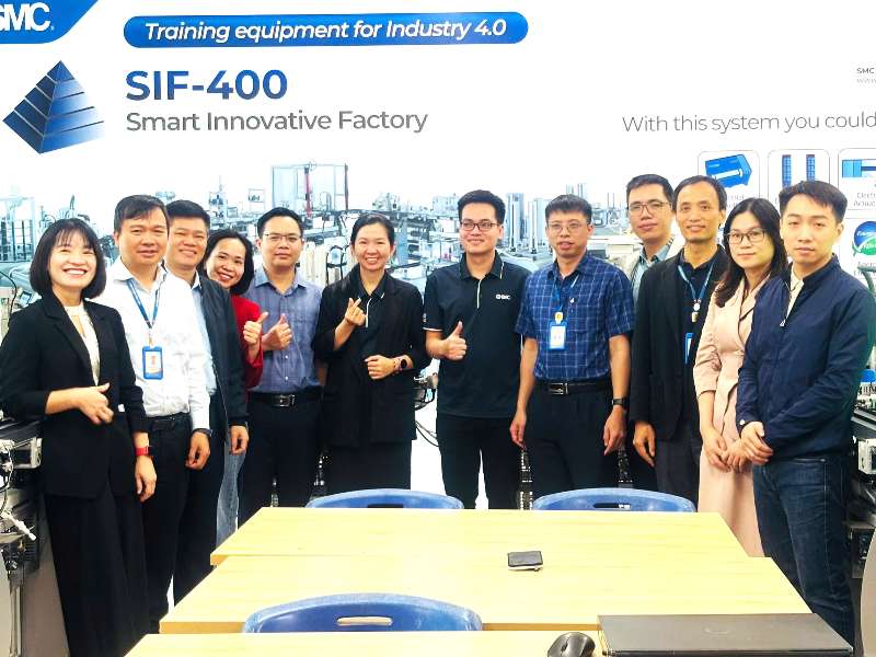 Giảng viên Trường Điện – Điện tử, Đại học Công nghiệp tiếp nhận chuyển giao công nghệ công nghiệp 4.0 từ Công ty TNHH SMC Corporation (Việt Nam)