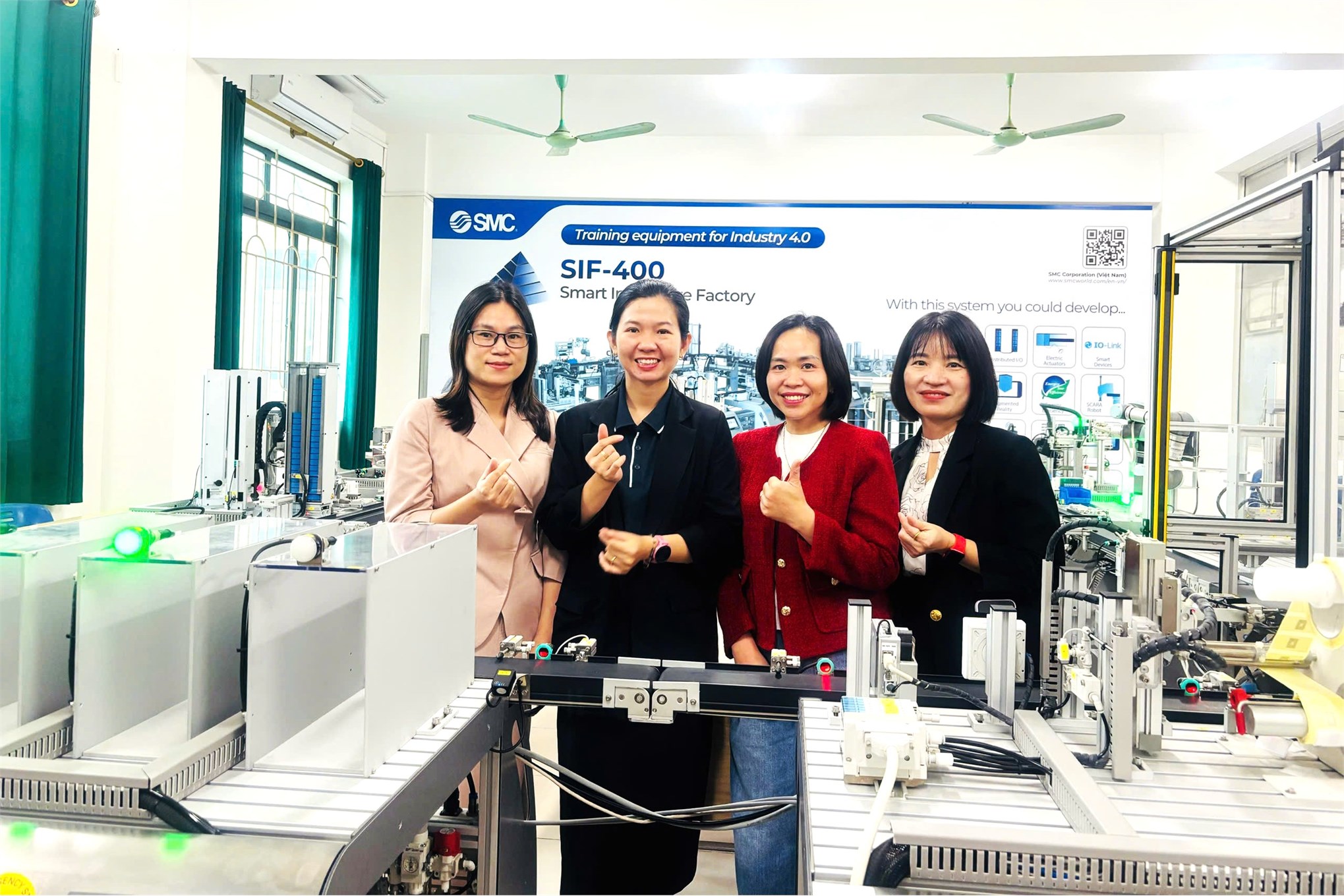 Giảng viên Trường Điện – Điện tử, Đại học Công nghiệp tiếp nhận chuyển giao công nghệ công nghiệp 4.0 từ Công ty TNHH SMC Corporation (Việt Nam)