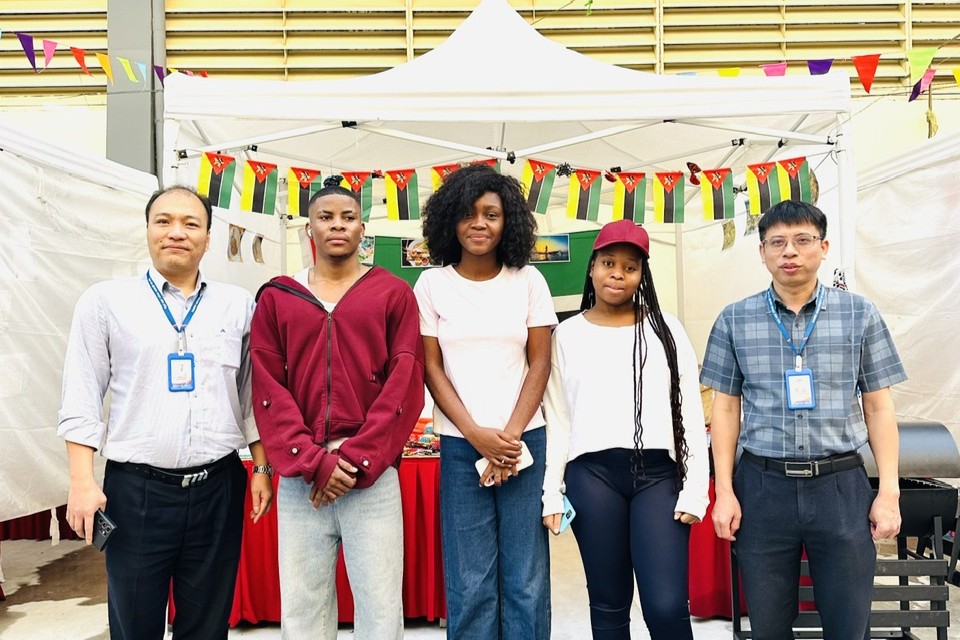 Trường Điện – Điện tử lan tỏa sắc màu văn hóa tại Ngày hội giao lưu sinh viên quốc tế 2025