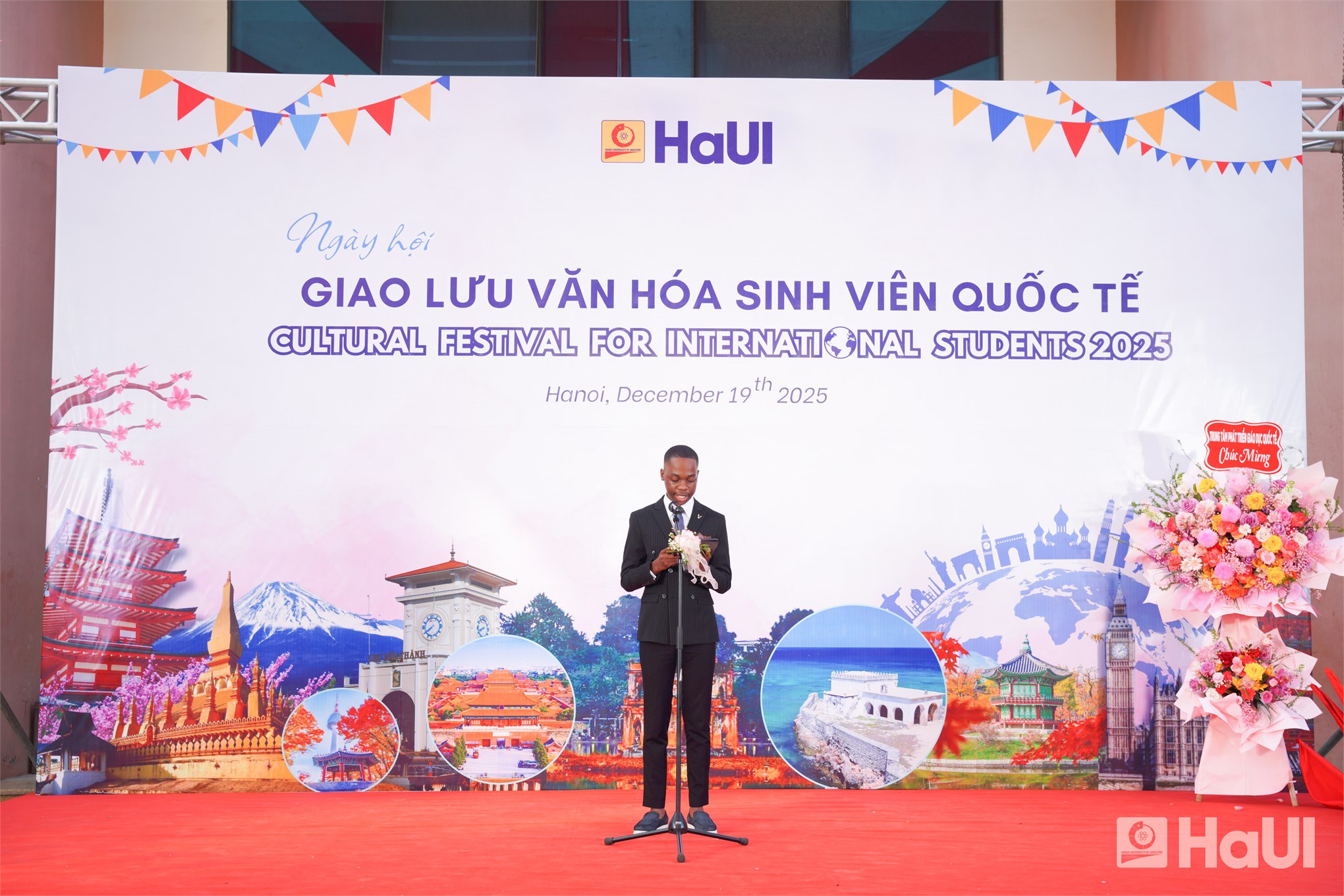 Trường Điện – Điện tử lan tỏa sắc màu văn hóa tại Ngày hội giao lưu sinh viên quốc tế 2025