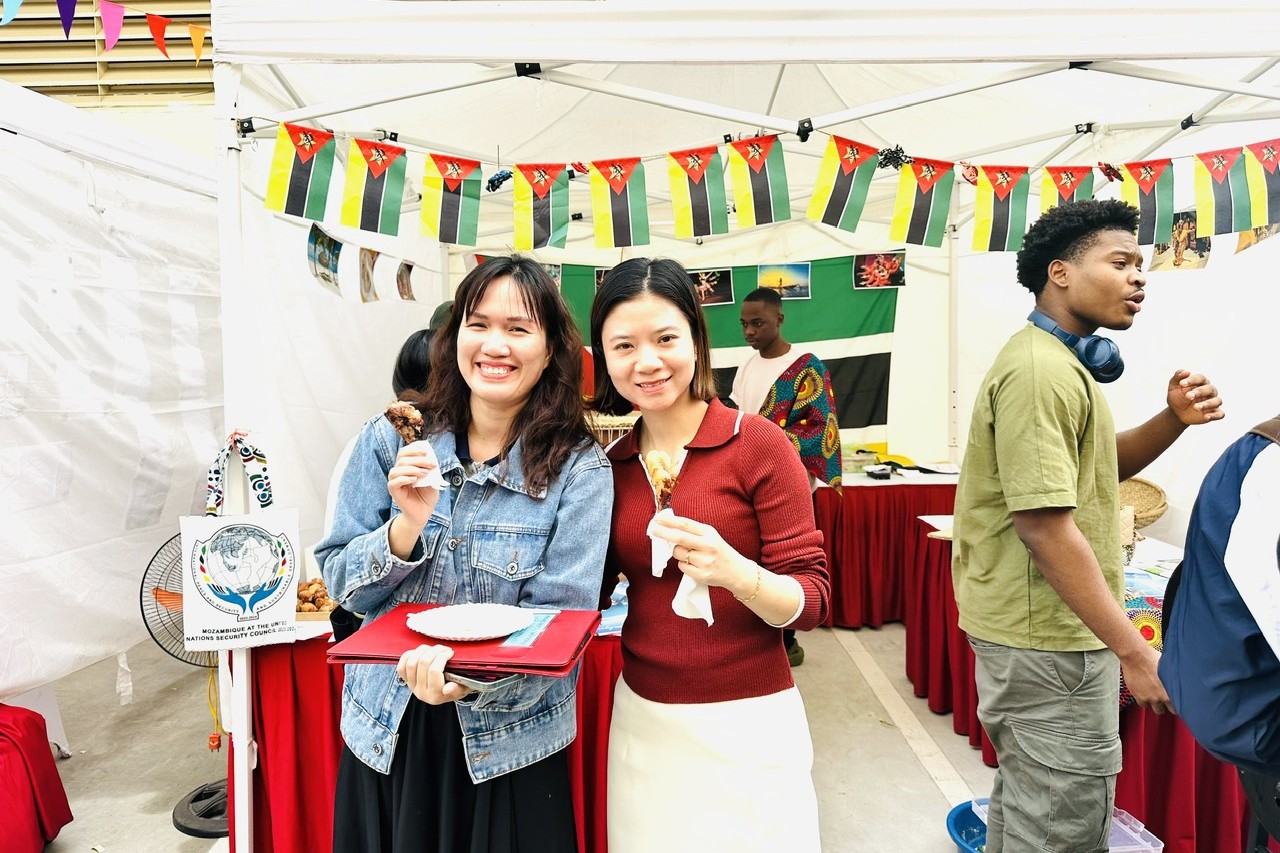 Trường Điện – Điện tử lan tỏa sắc màu văn hóa tại Ngày hội giao lưu sinh viên quốc tế 2025