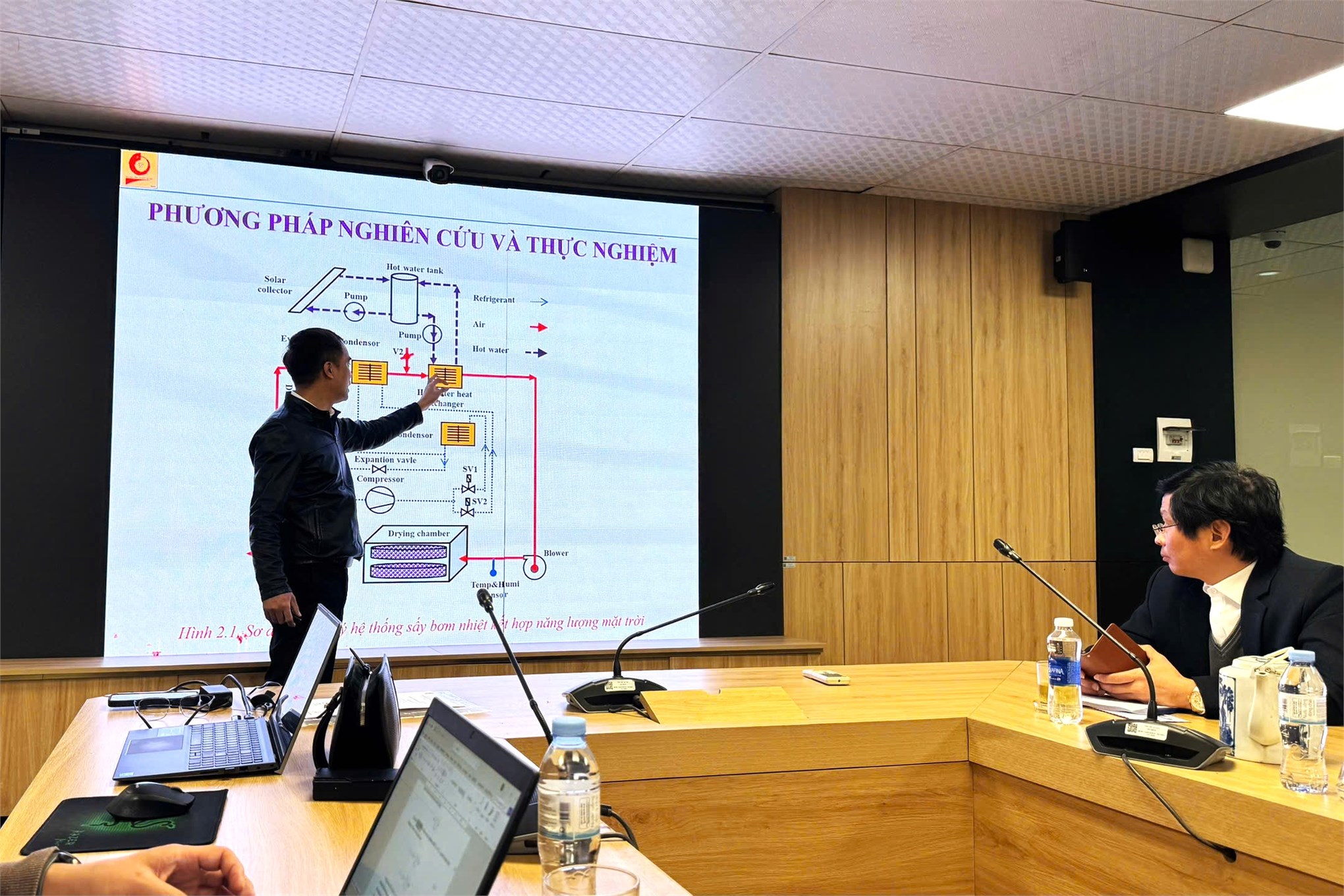 Nghiệm thu đề tài KH&CN cấp Trường: “Nghiên cứu xây dựng mô hình thiết bị sấy nông sản dùng bơm nhiệt kết hợp với năng lượng mặt trời quy mô nhỏ”
