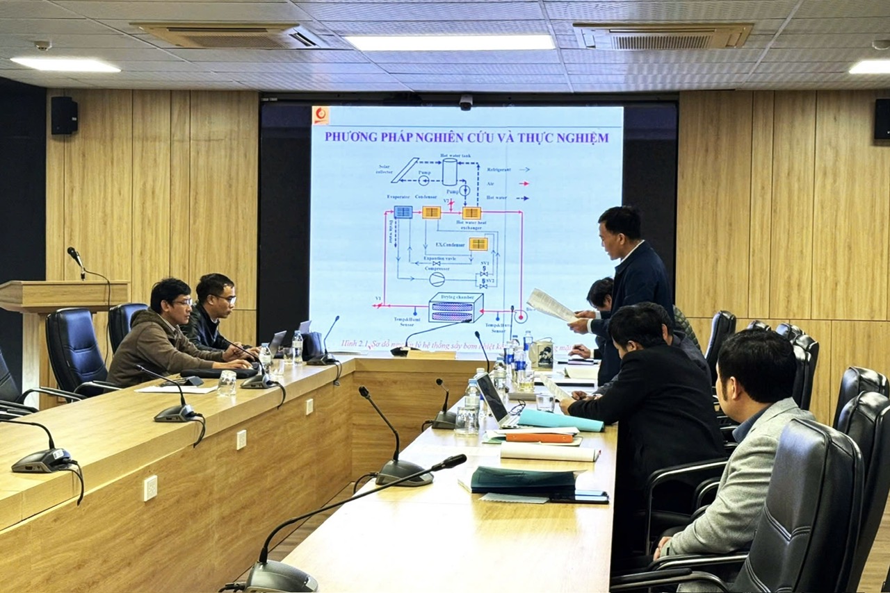 Nghiệm thu đề tài KH&CN cấp Trường: “Nghiên cứu xây dựng mô hình thiết bị sấy nông sản dùng bơm nhiệt kết hợp với năng lượng mặt trời quy mô nhỏ”