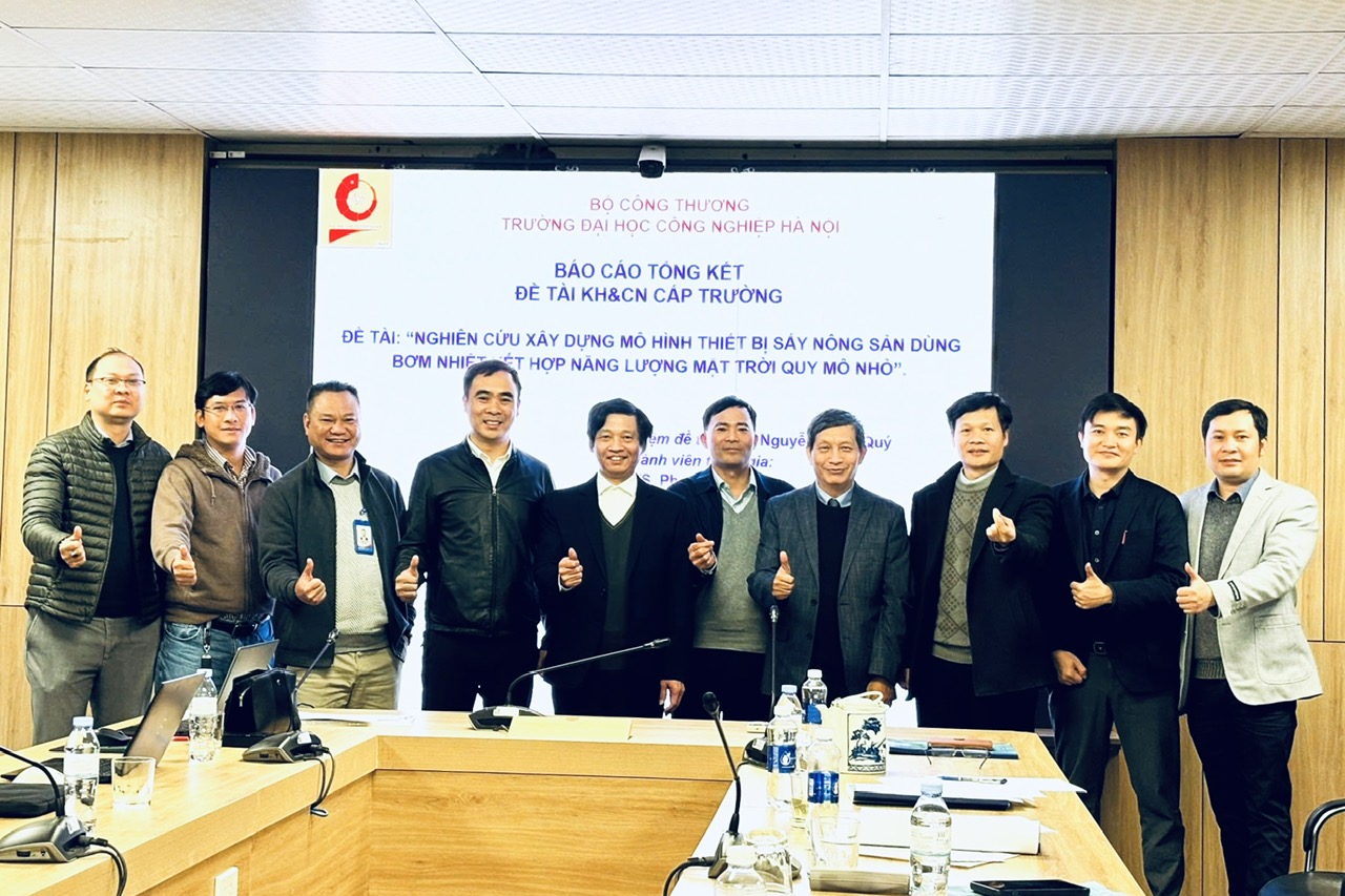 Nghiệm thu đề tài KH&CN cấp Trường: “Nghiên cứu xây dựng mô hình thiết bị sấy nông sản dùng bơm nhiệt kết hợp với năng lượng mặt trời quy mô nhỏ”