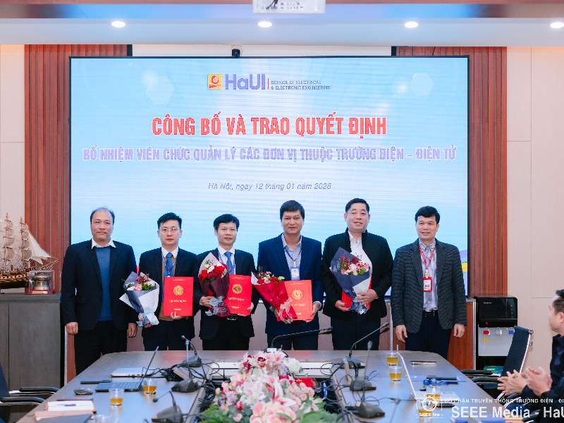 Trường Điện – Điện tử công bố và trao Quyết định bổ nhiệm viên chức quản lý các đơn vị