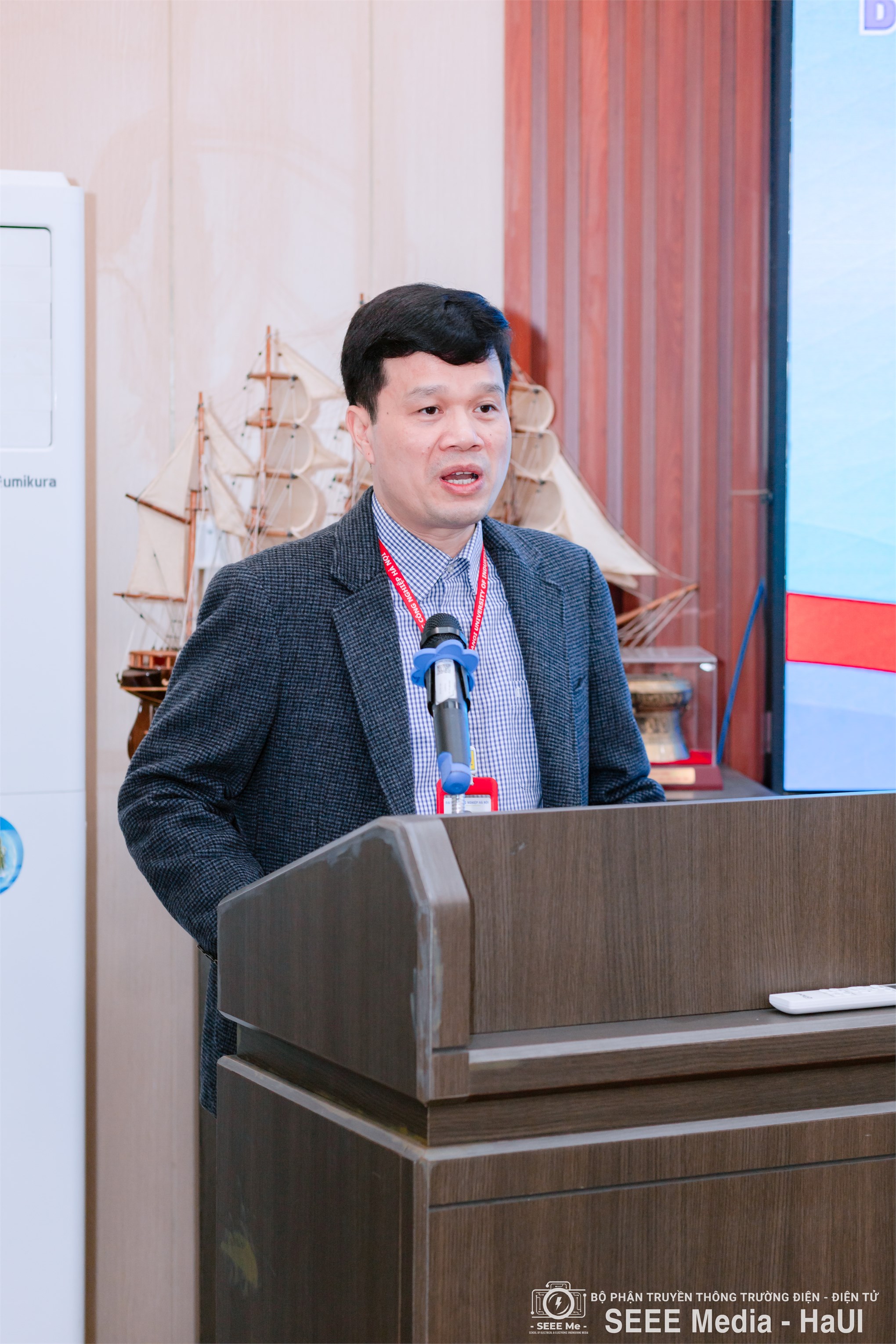 Trường Điện – Điện tử công bố và trao Quyết định bổ nhiệm viên chức quản lý các đơn vị